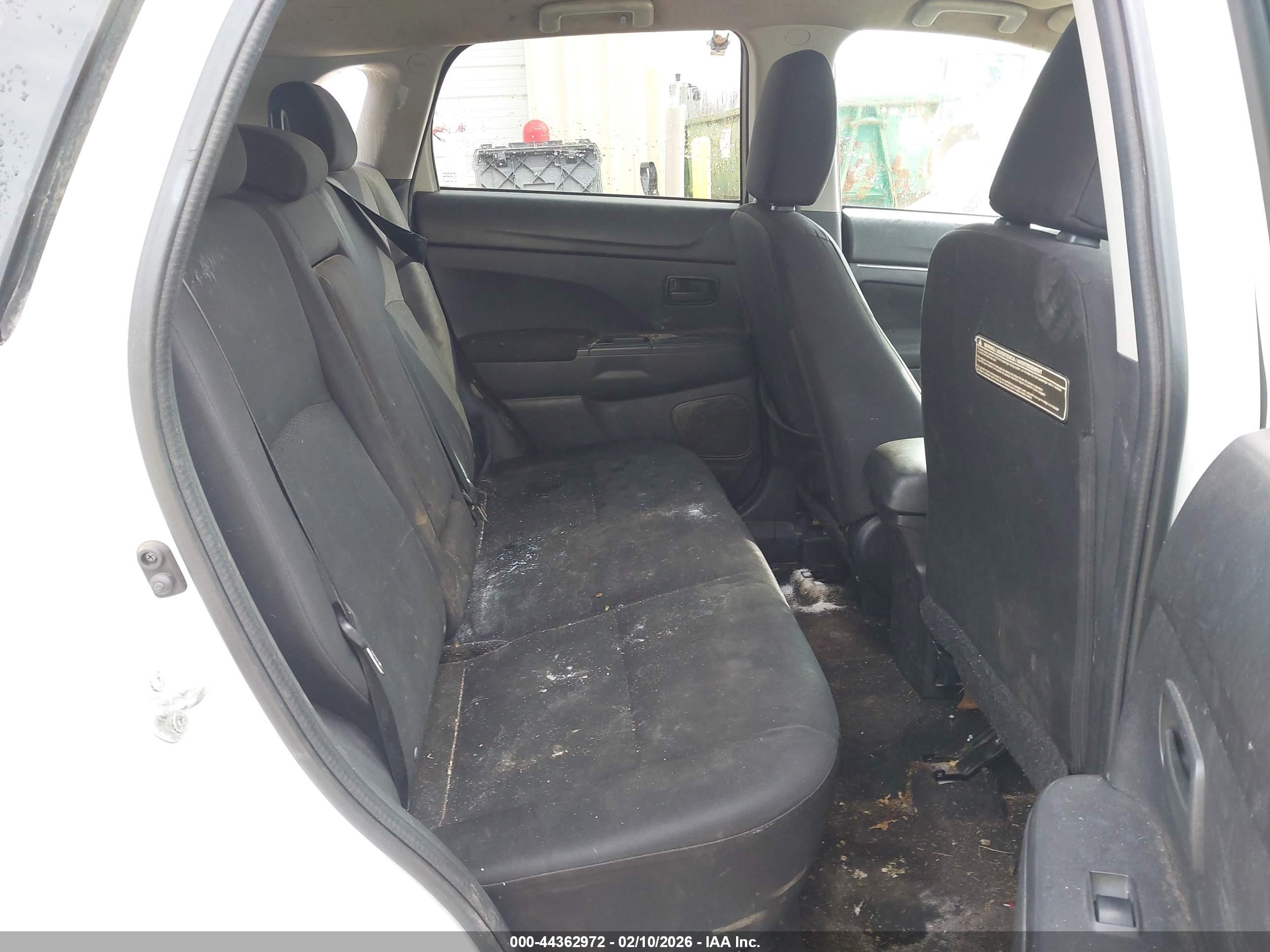 MITSUBISHI OUTLANDER image 8