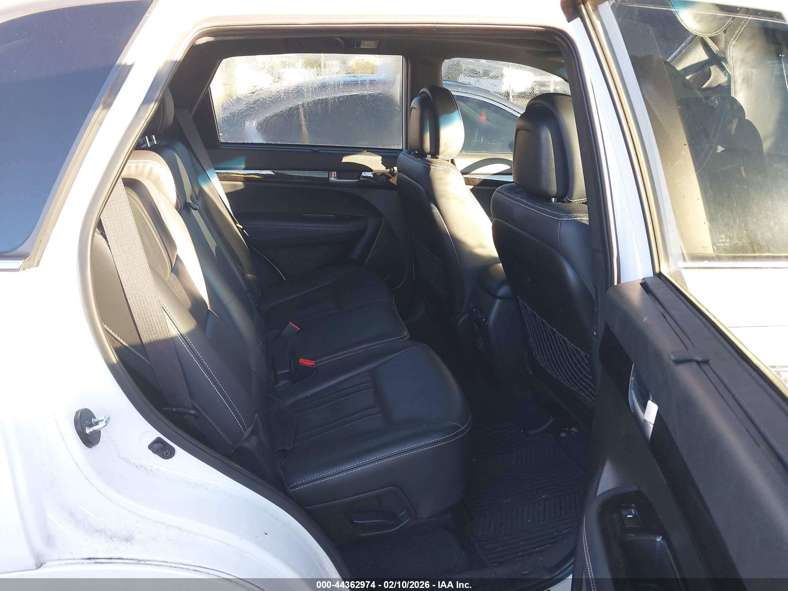 KIA SORENTO image 8