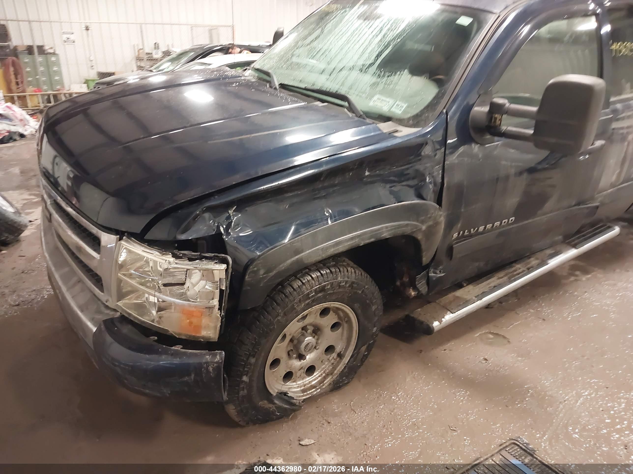 CHEVROLET SILVERADO image 6