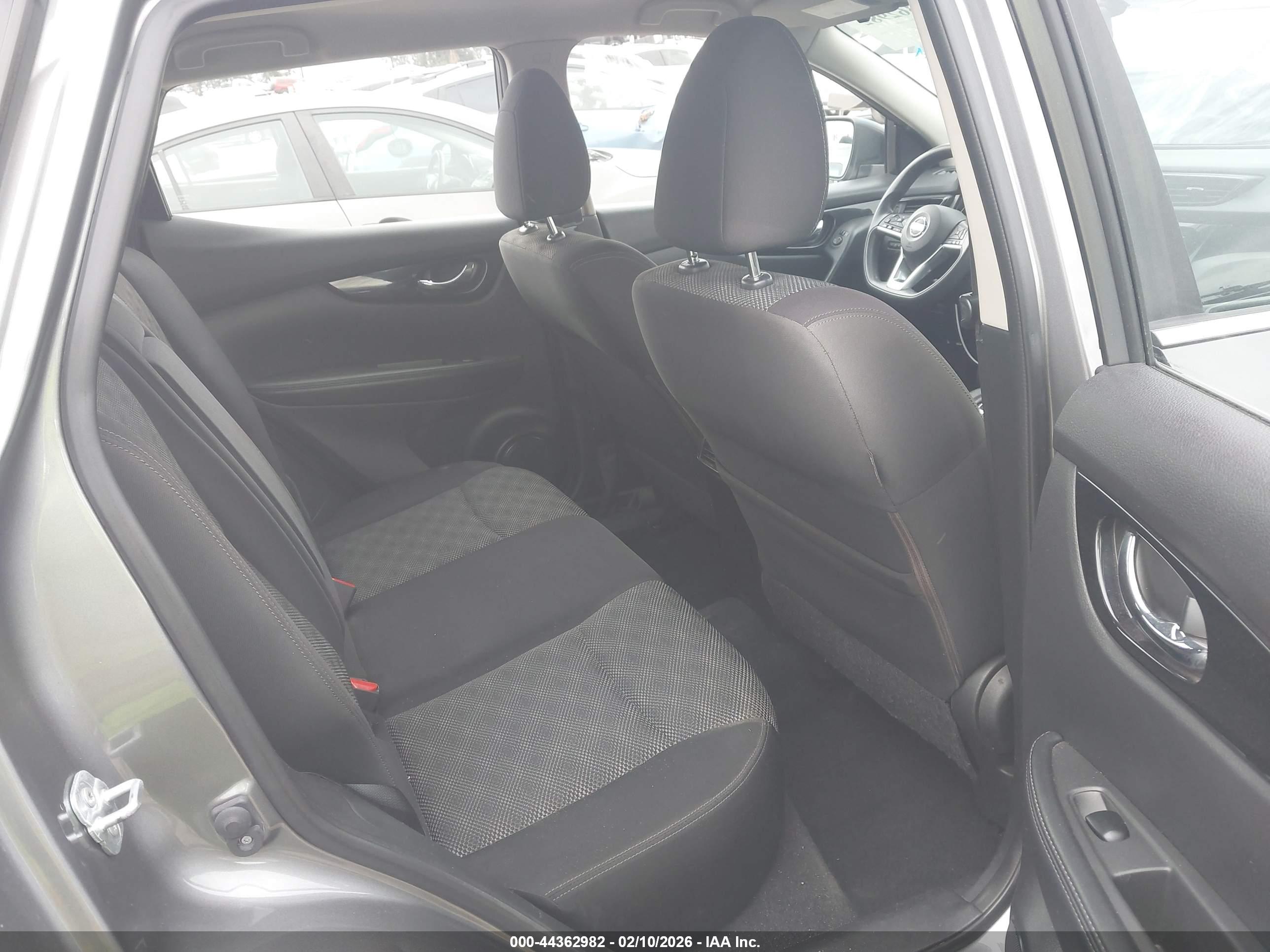 NISSAN ROGUE image 8
