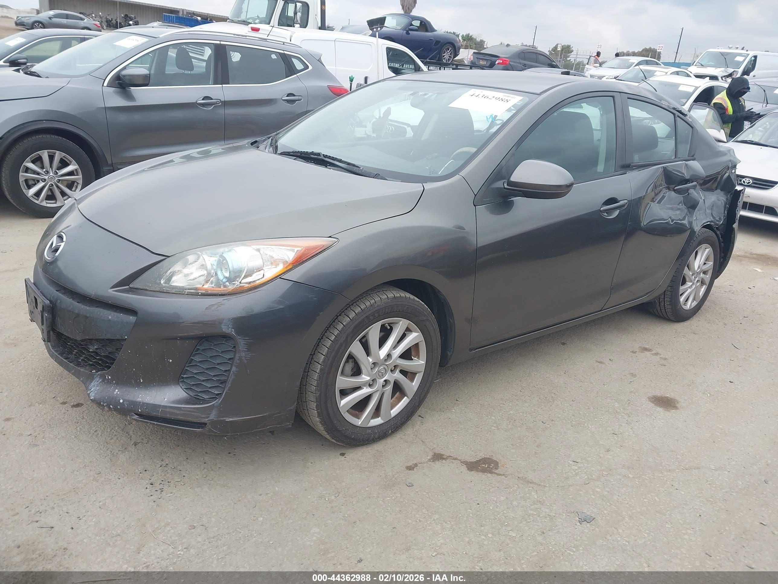 MAZDA MAZDA3 image 2