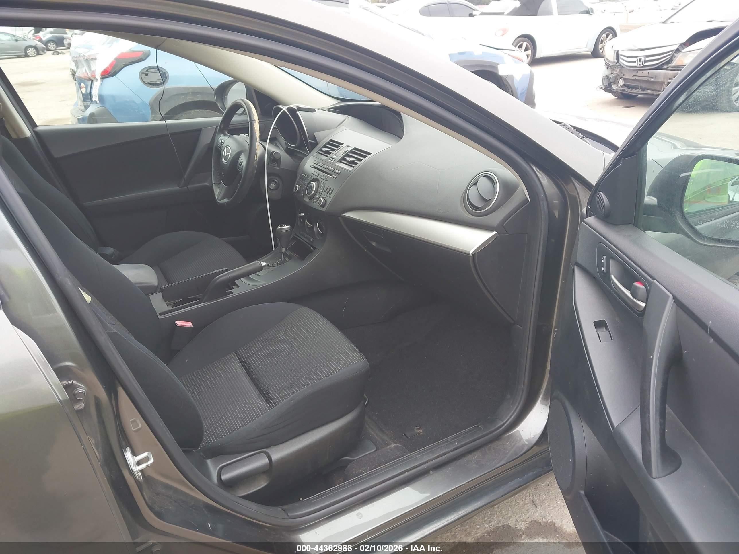 MAZDA MAZDA3 image 5