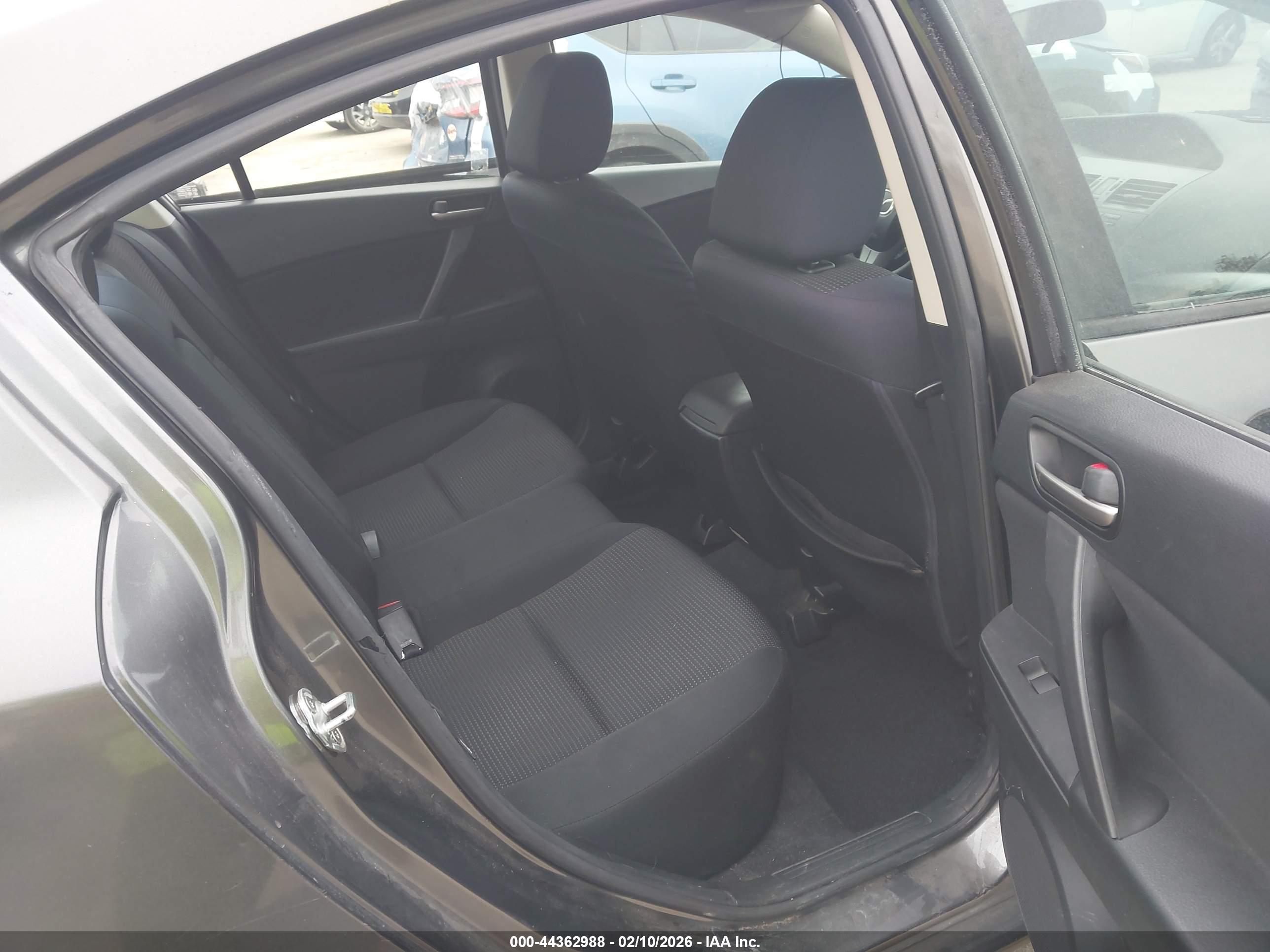 MAZDA MAZDA3 image 8