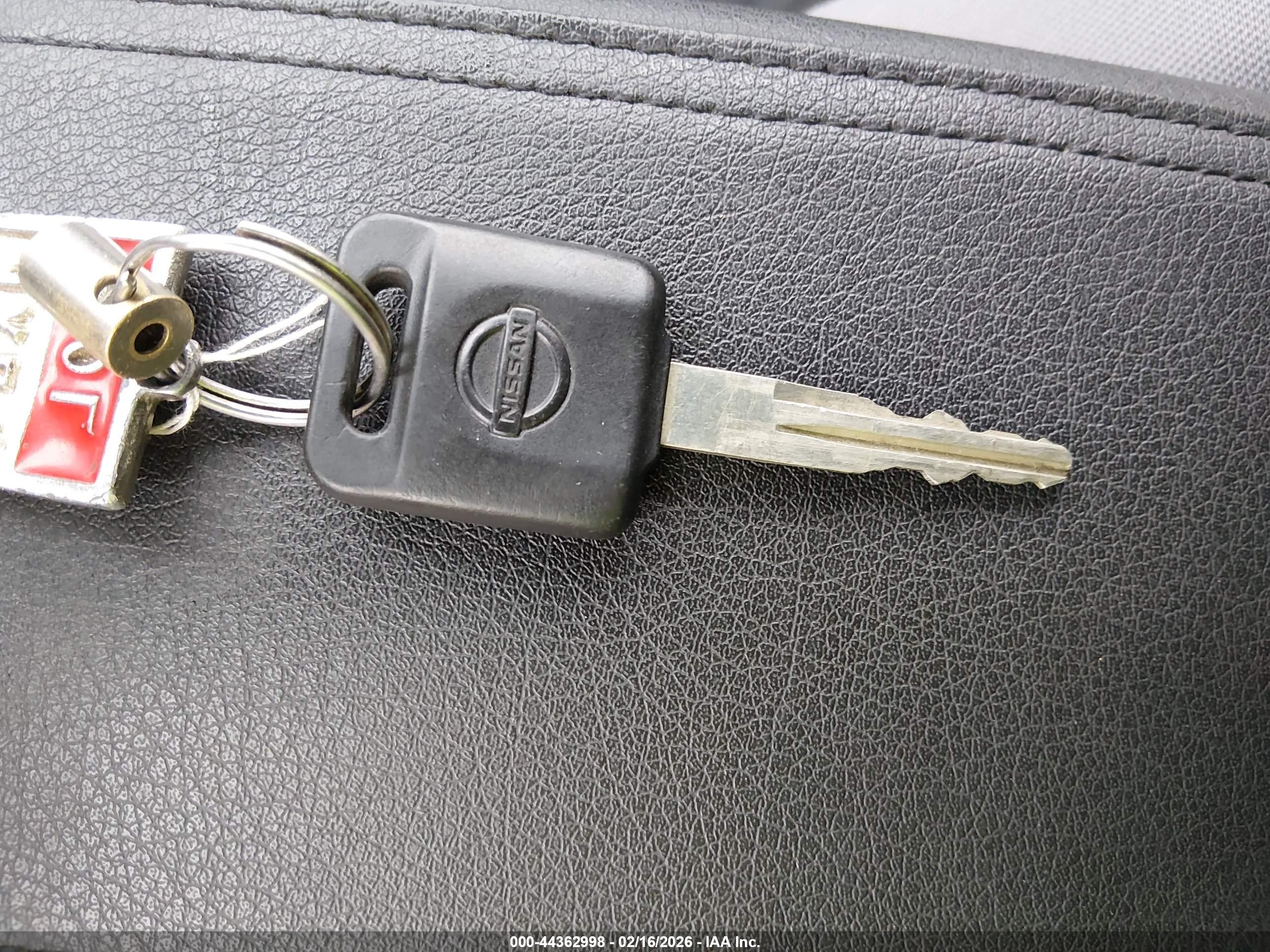 NISSAN VERSA image 11