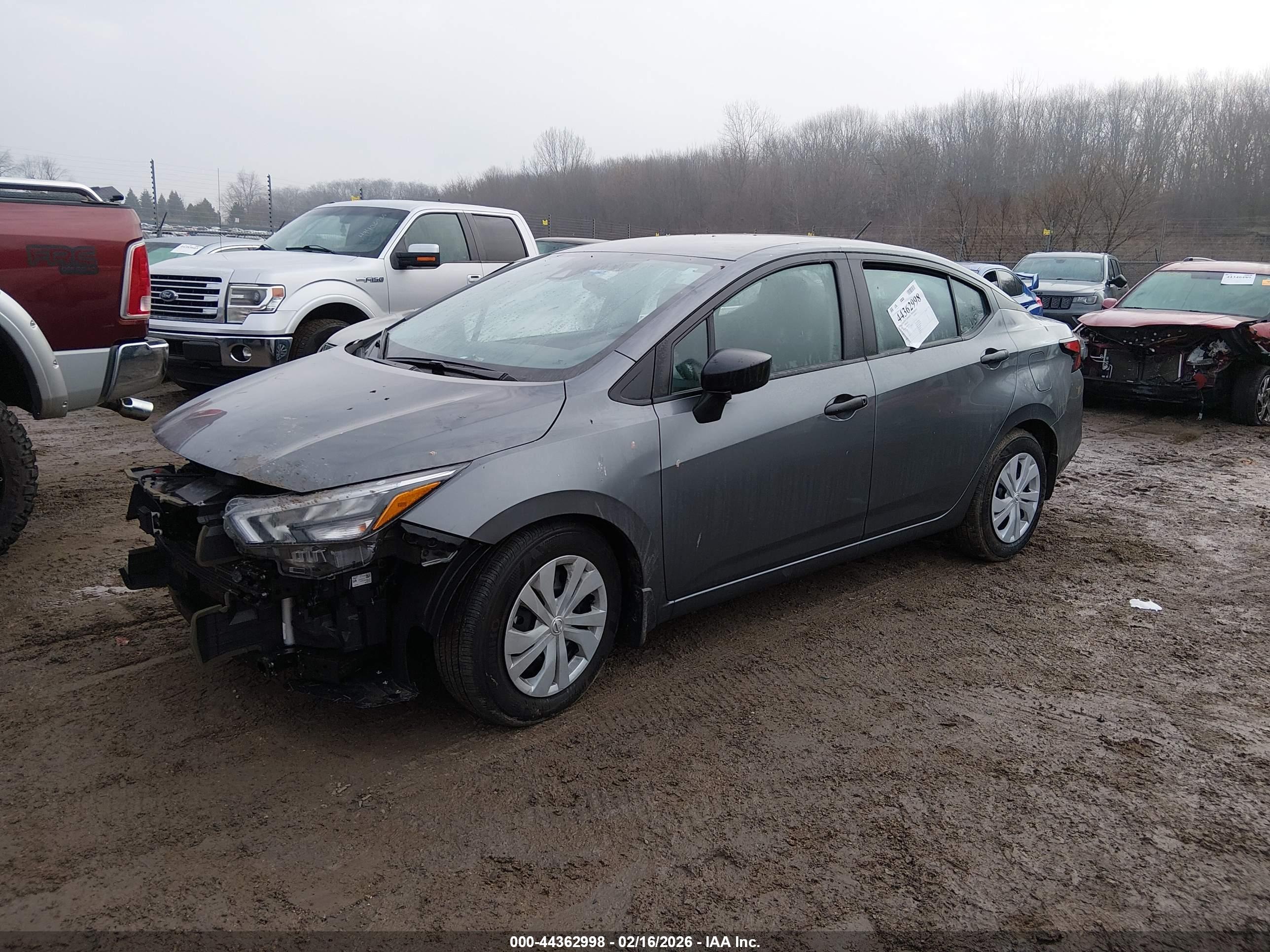 NISSAN VERSA image 2