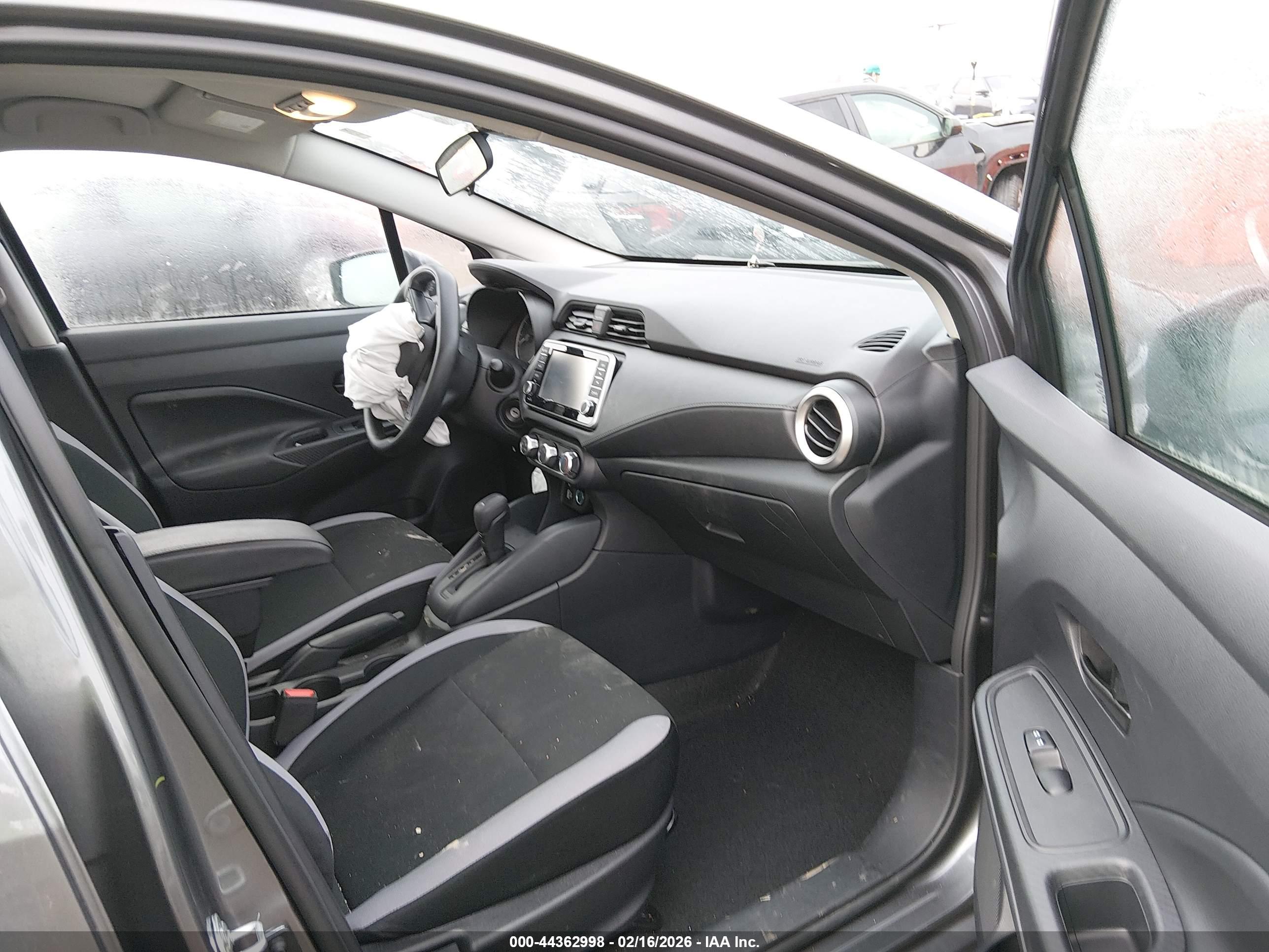 NISSAN VERSA image 5