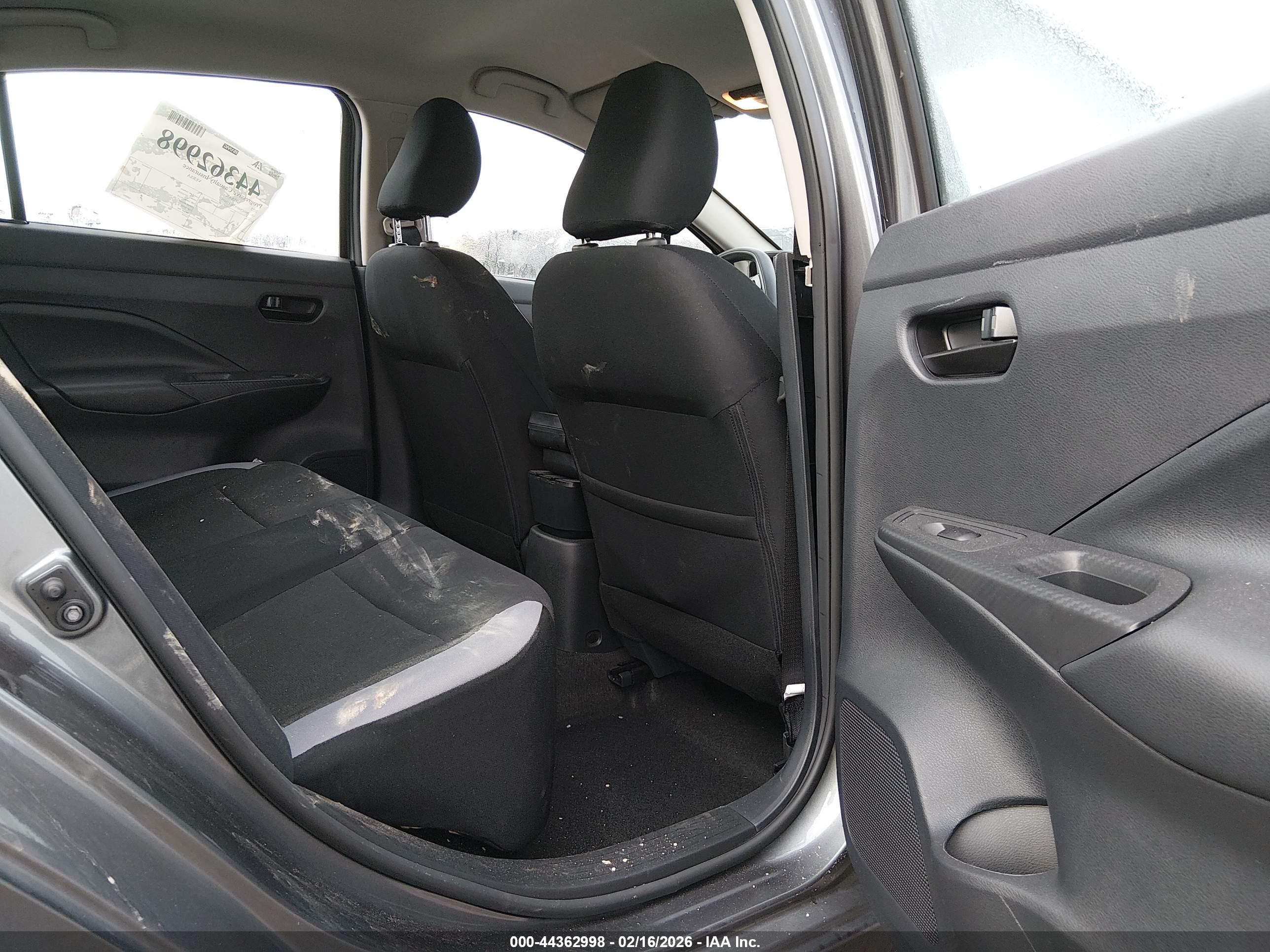 NISSAN VERSA image 8