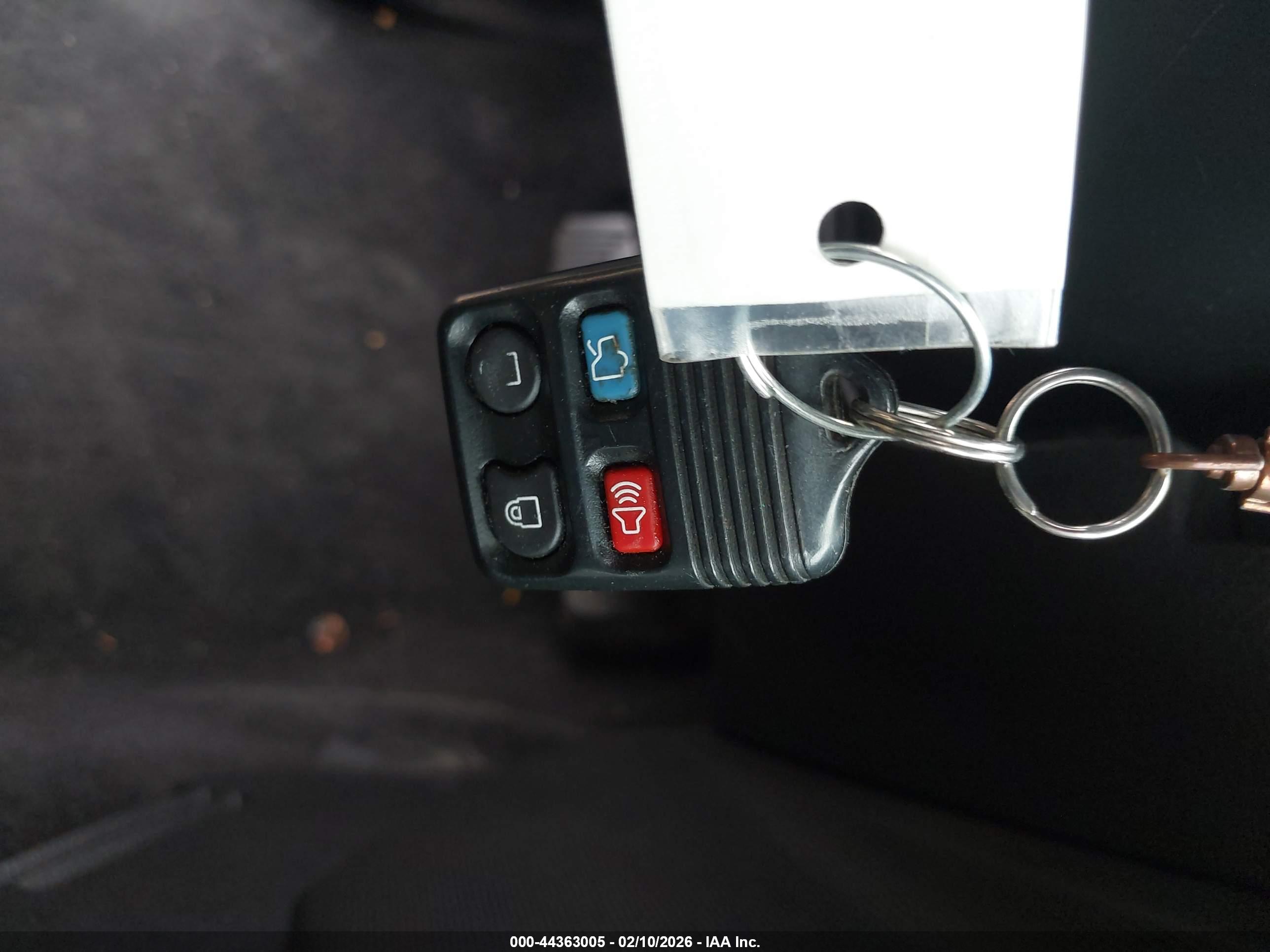 FORD EXPLORER image 11