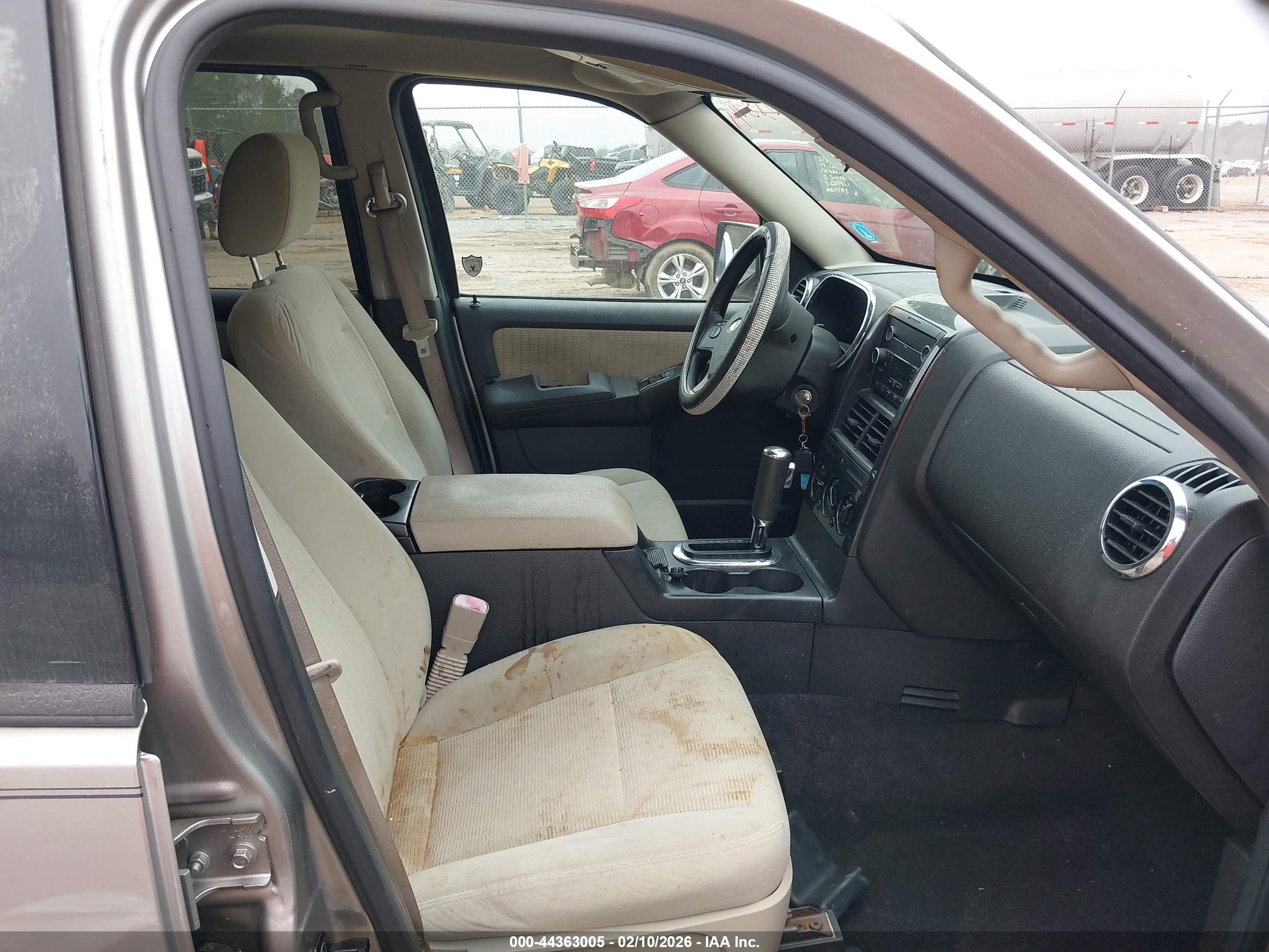 FORD EXPLORER image 5