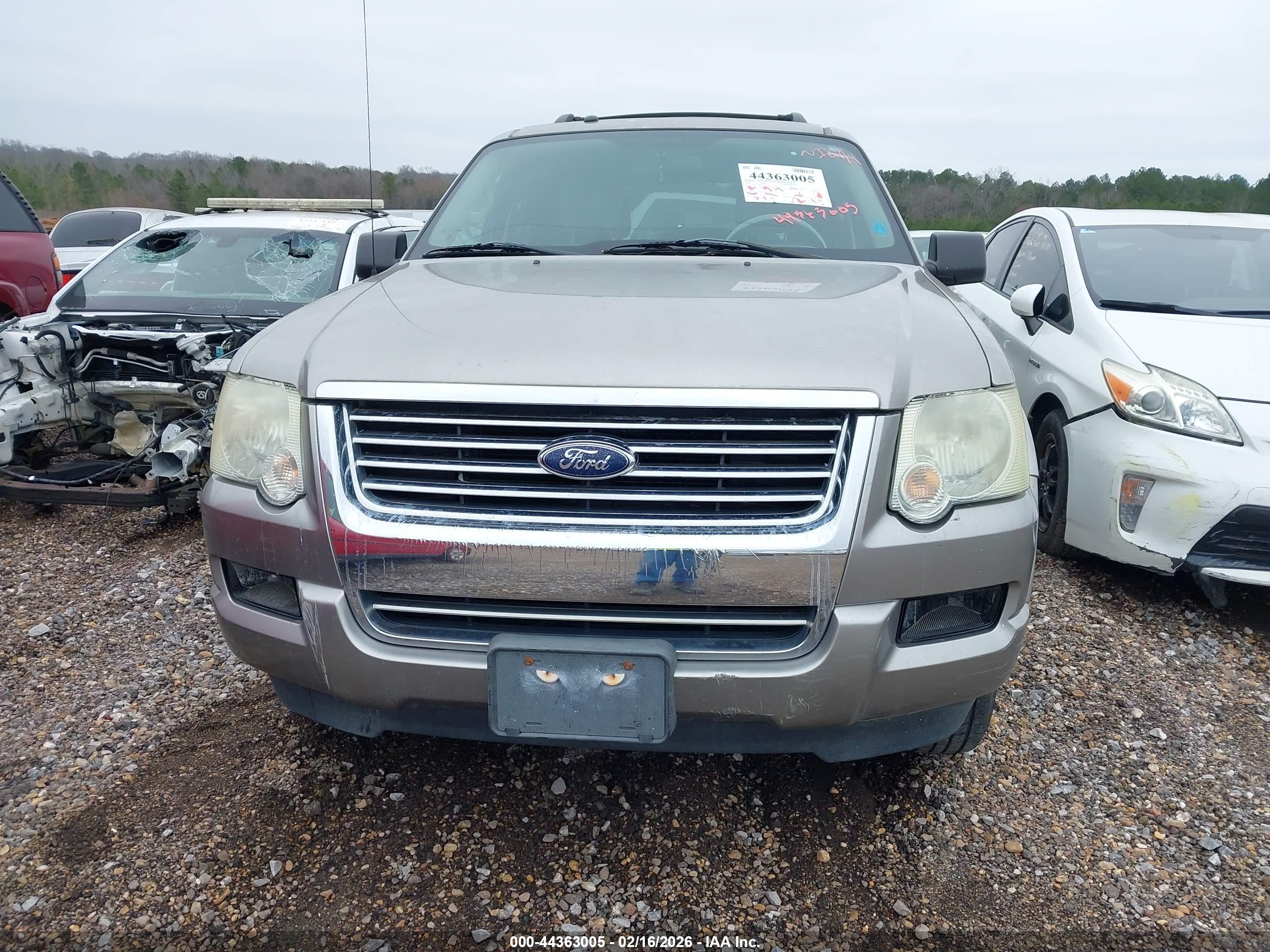 FORD EXPLORER image 6