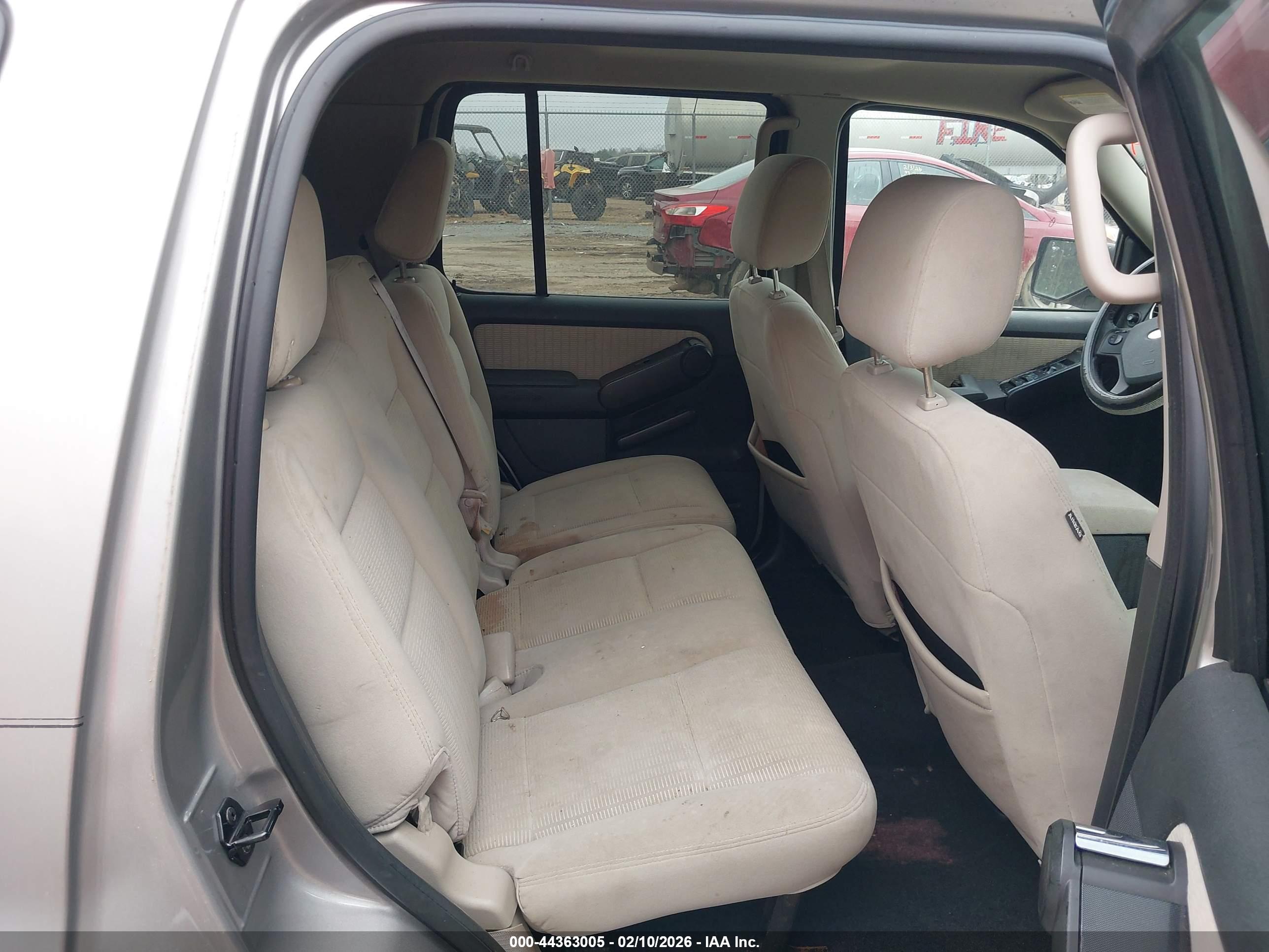 FORD EXPLORER image 8
