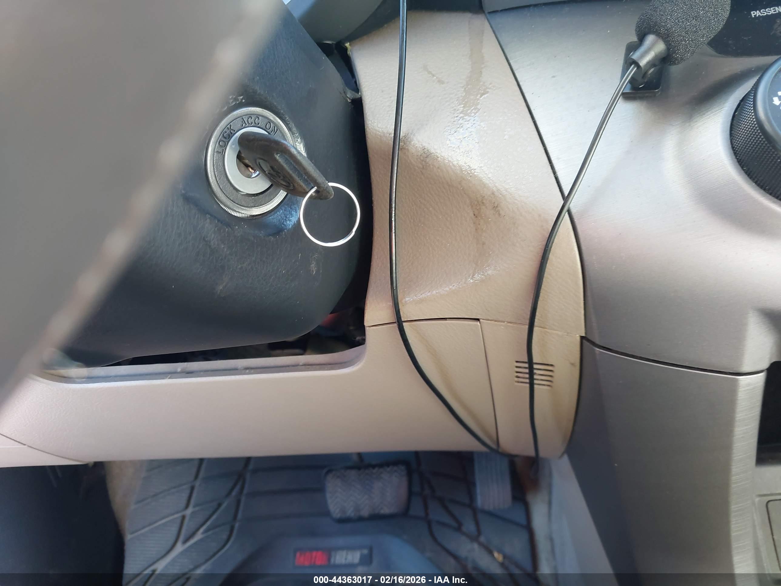 TOYOTA RAV4 image 11