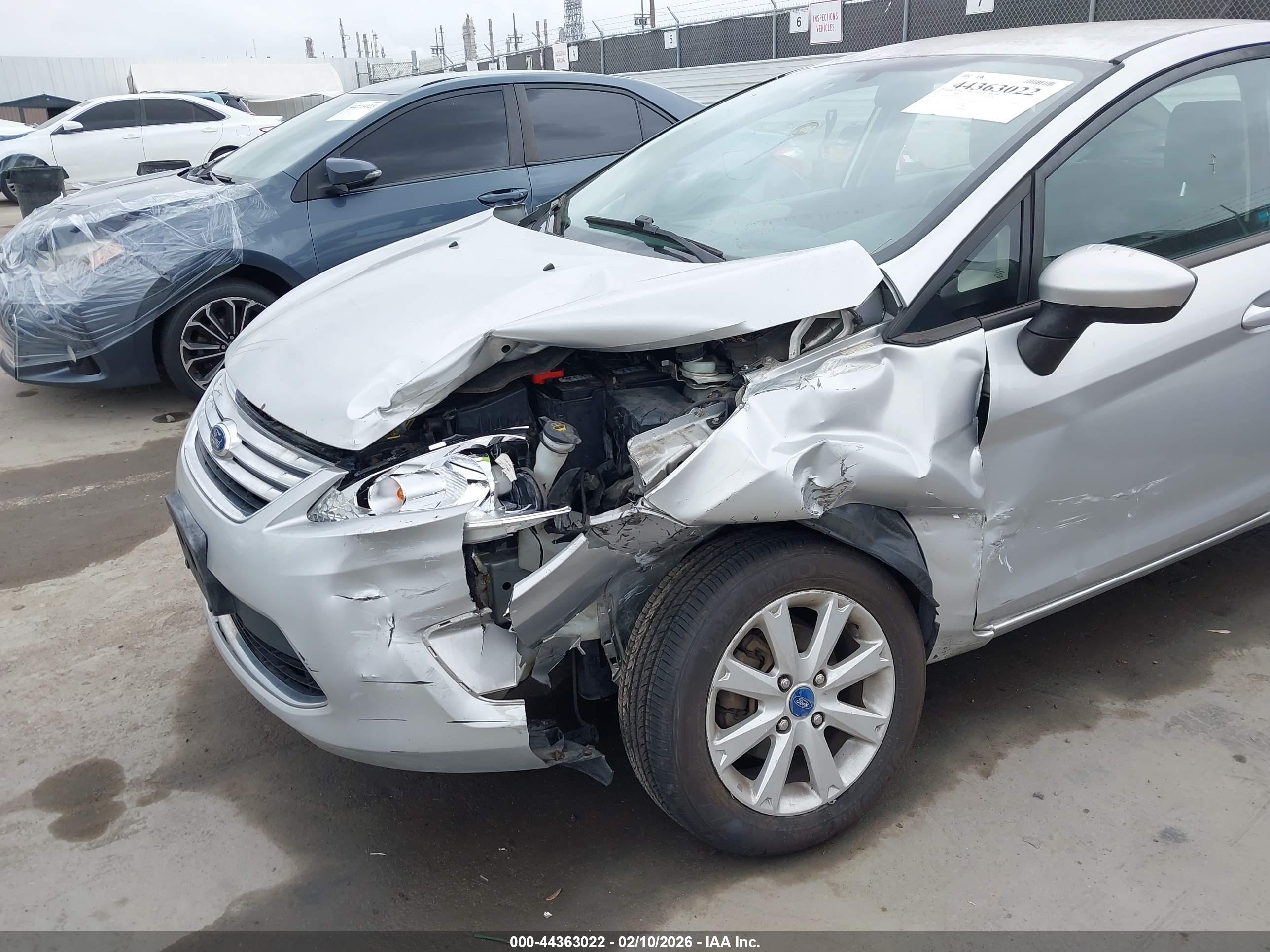 FORD FIESTA image 6