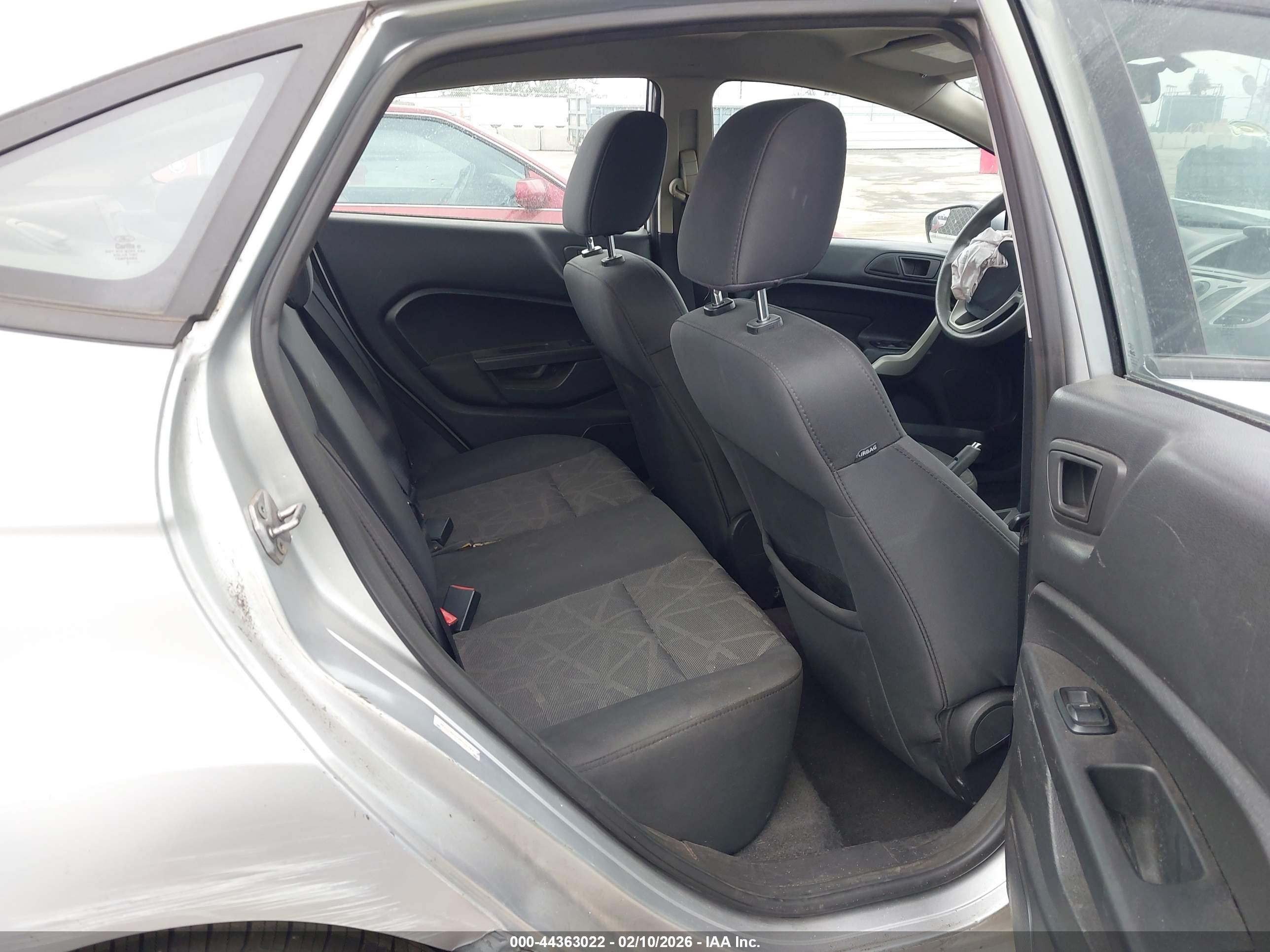 FORD FIESTA image 8