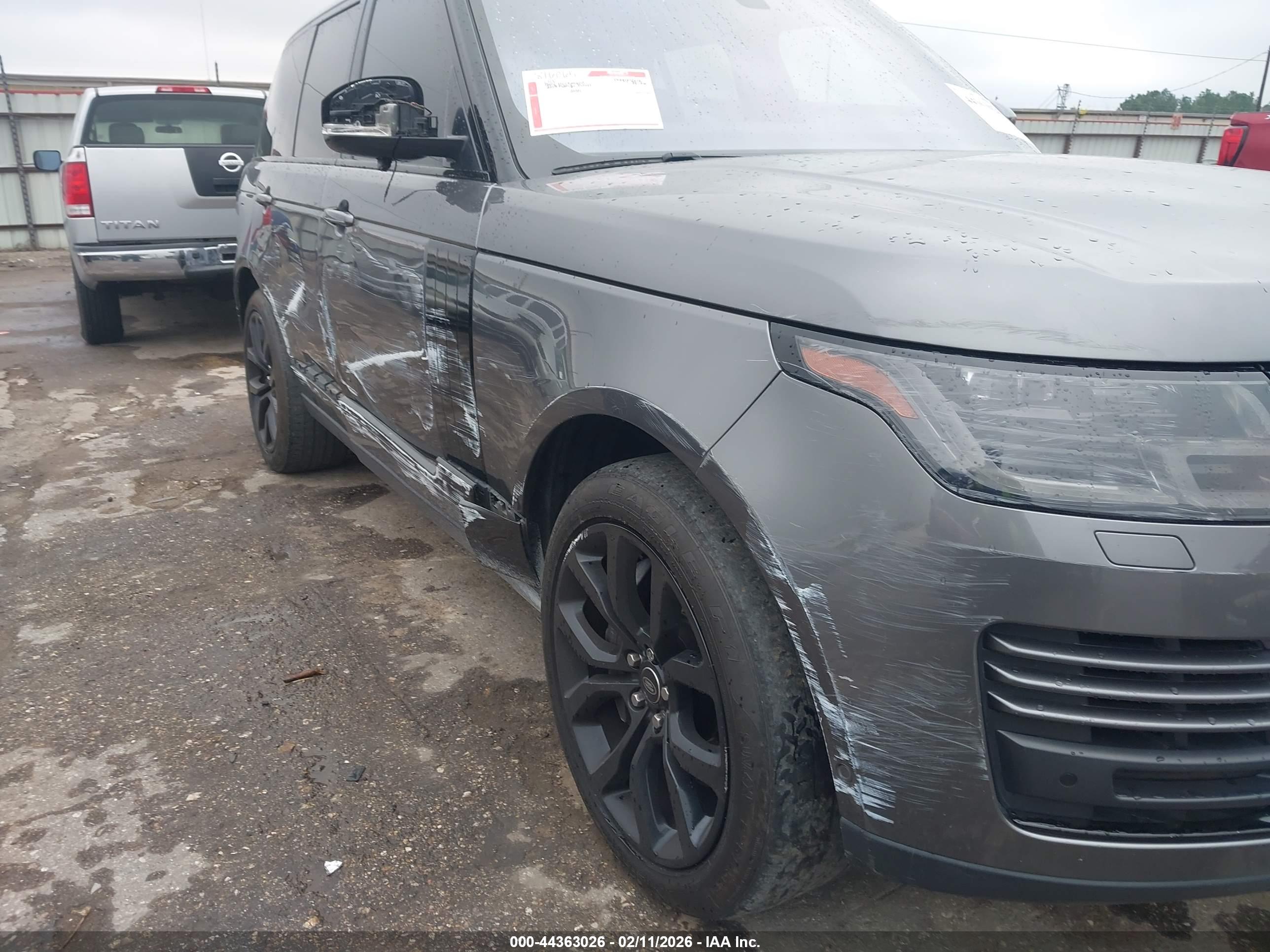 LAND ROVER image 6