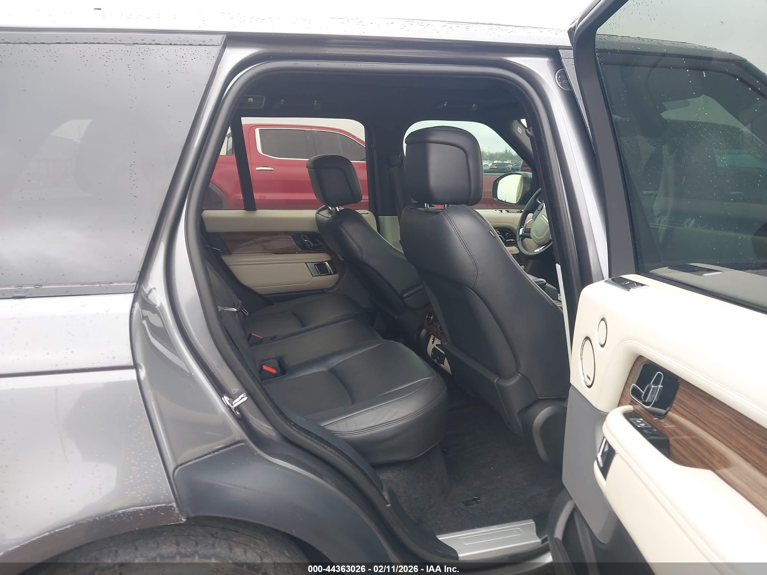 LAND ROVER image 8