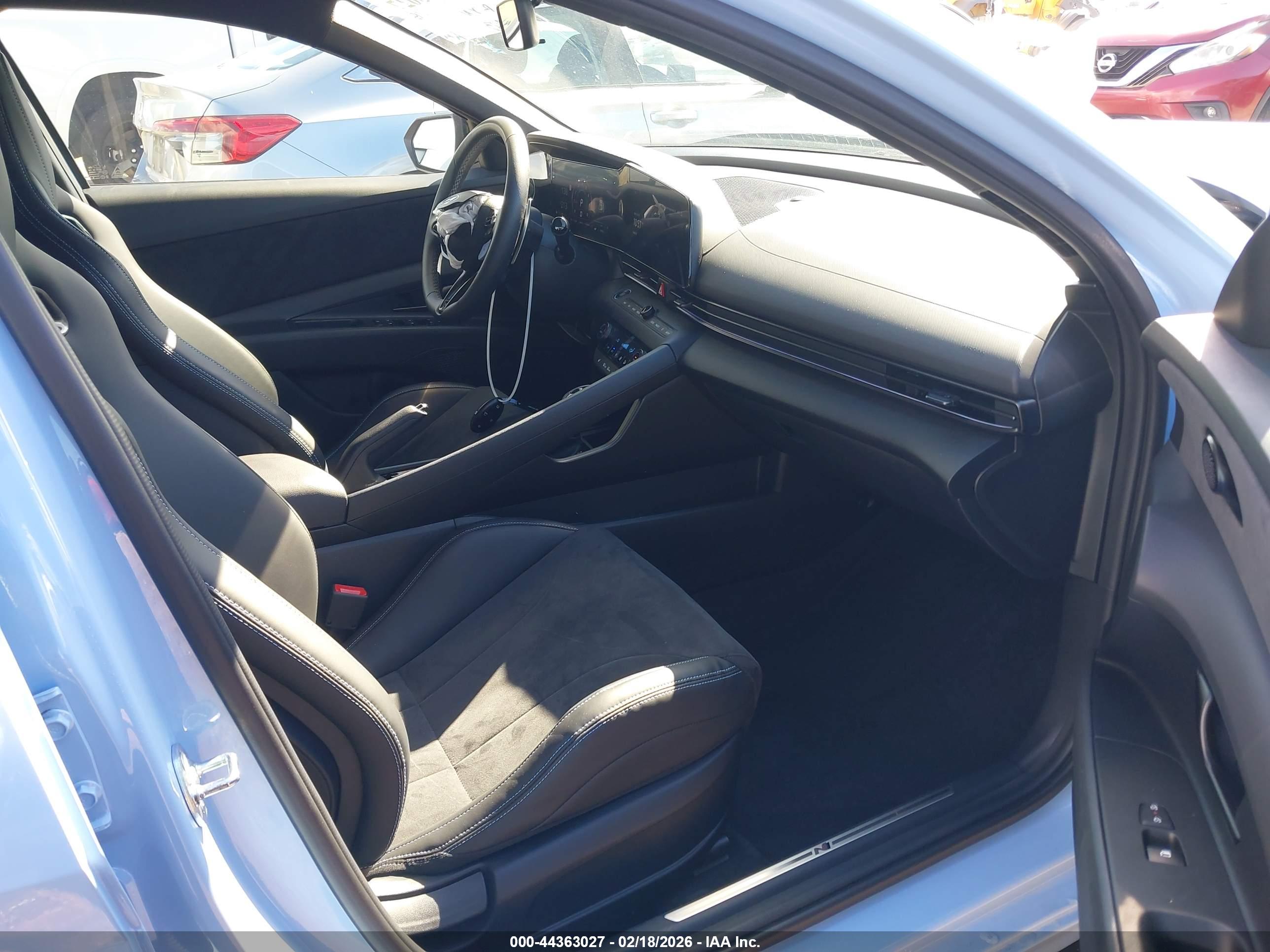 HYUNDAI ELANTRA image 5