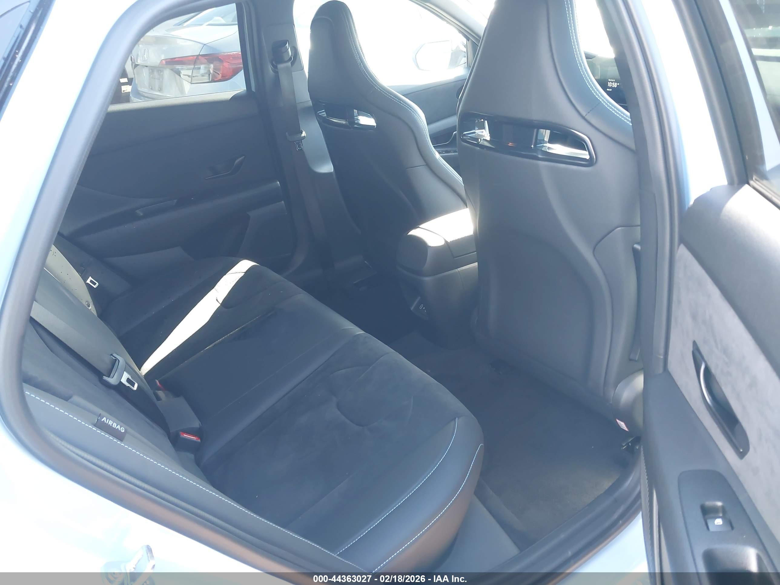 HYUNDAI ELANTRA image 8