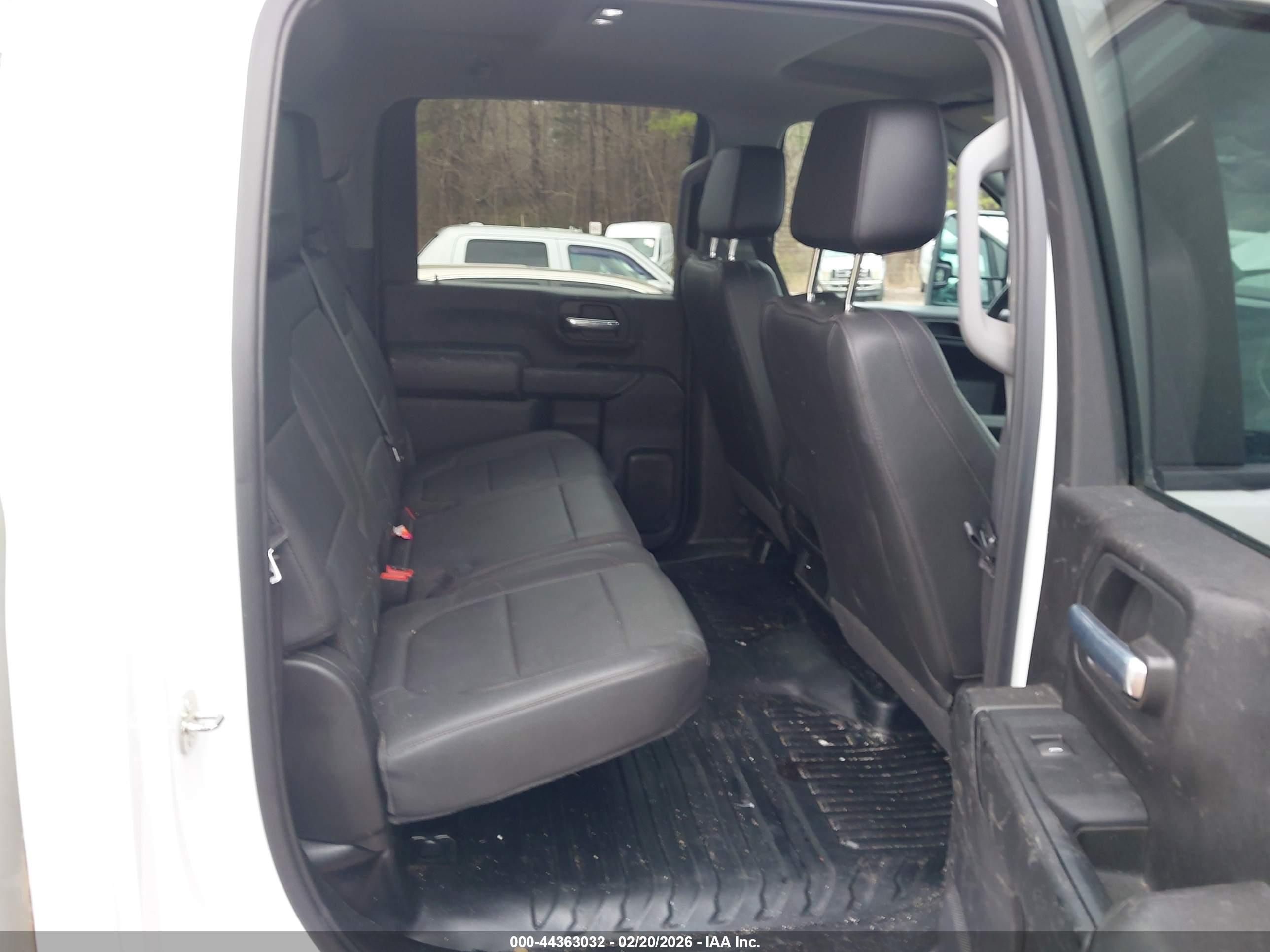GMC SIERRA image 8