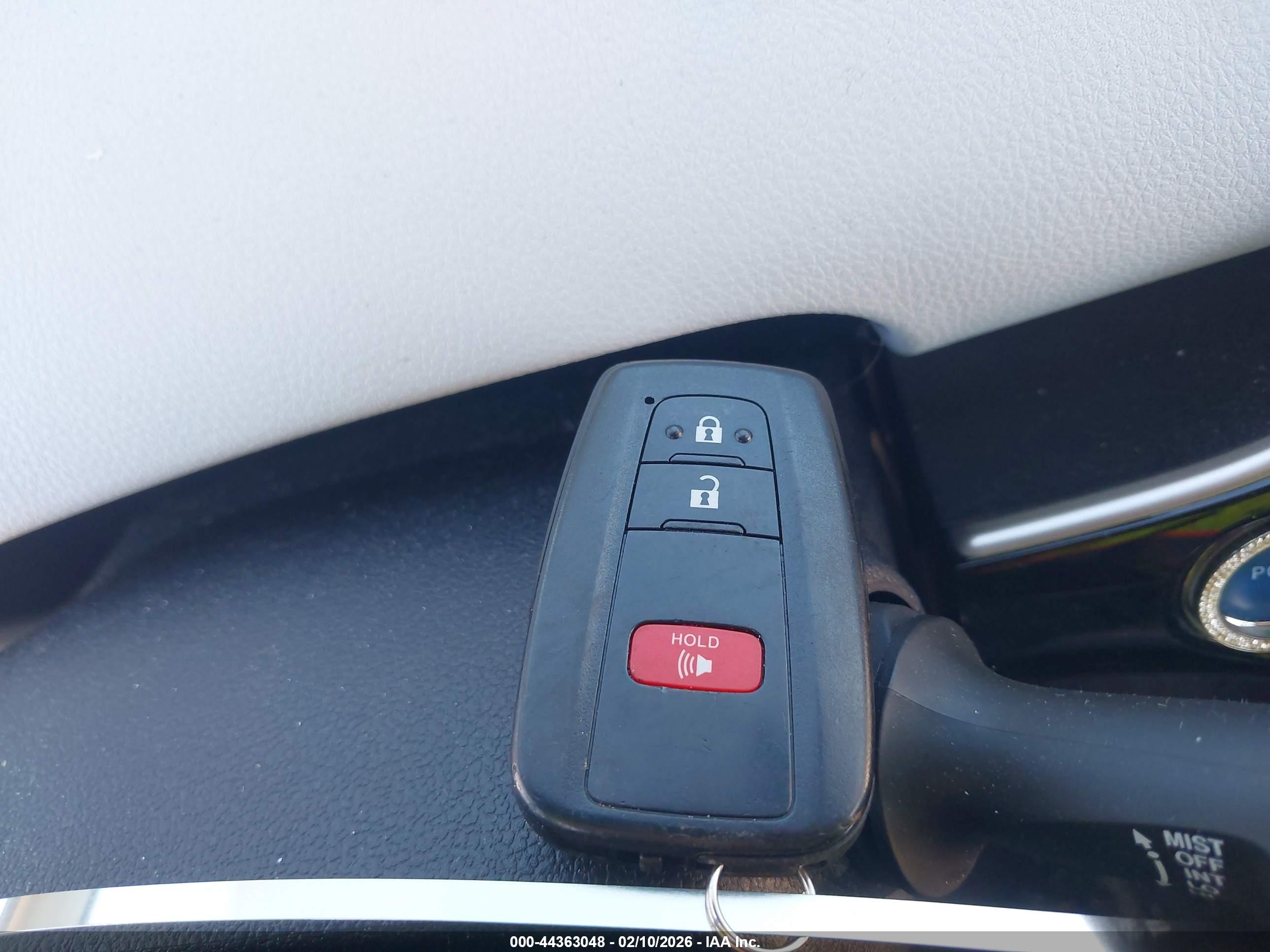TOYOTA PRIUS image 11