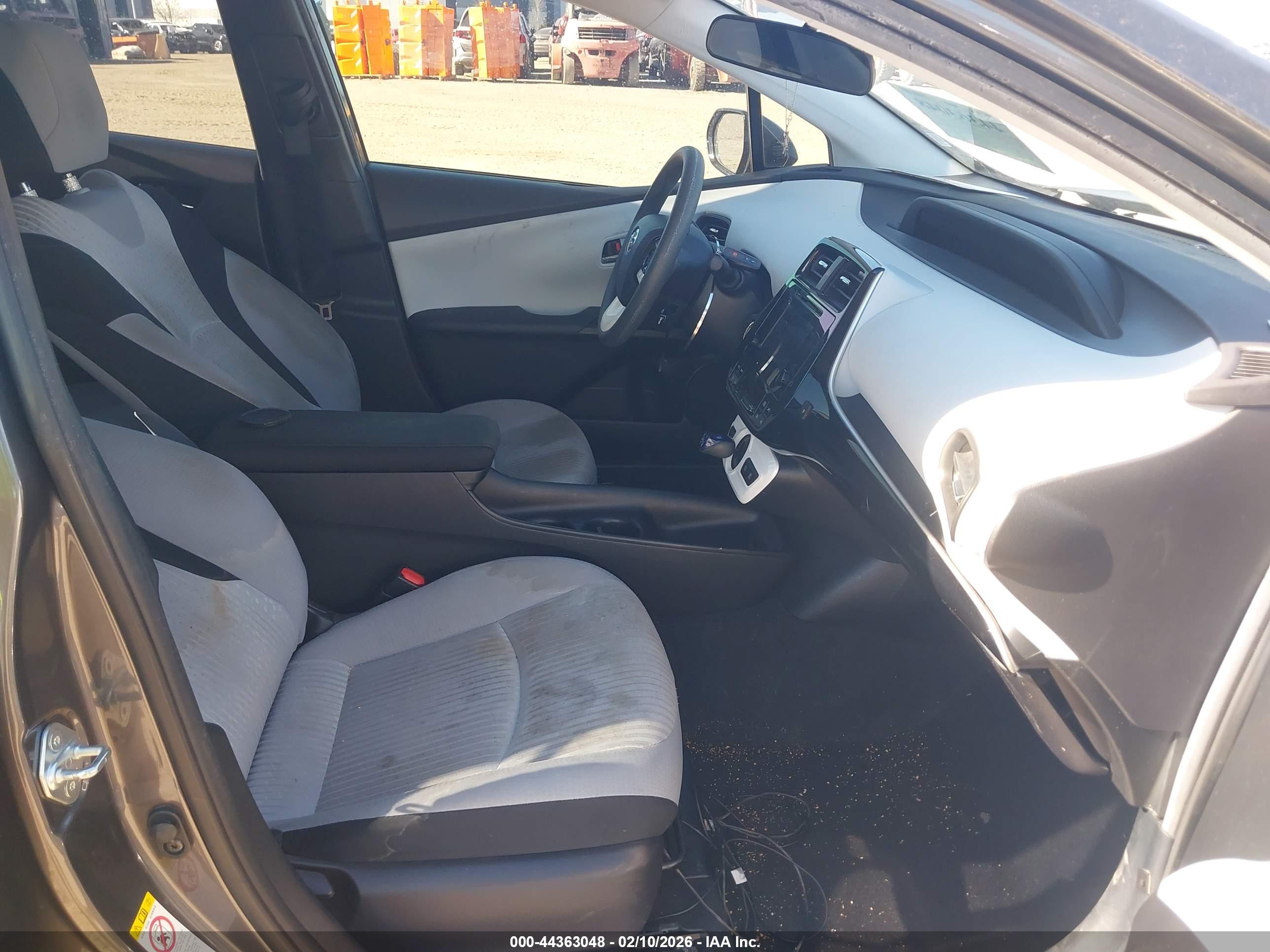 TOYOTA PRIUS image 5
