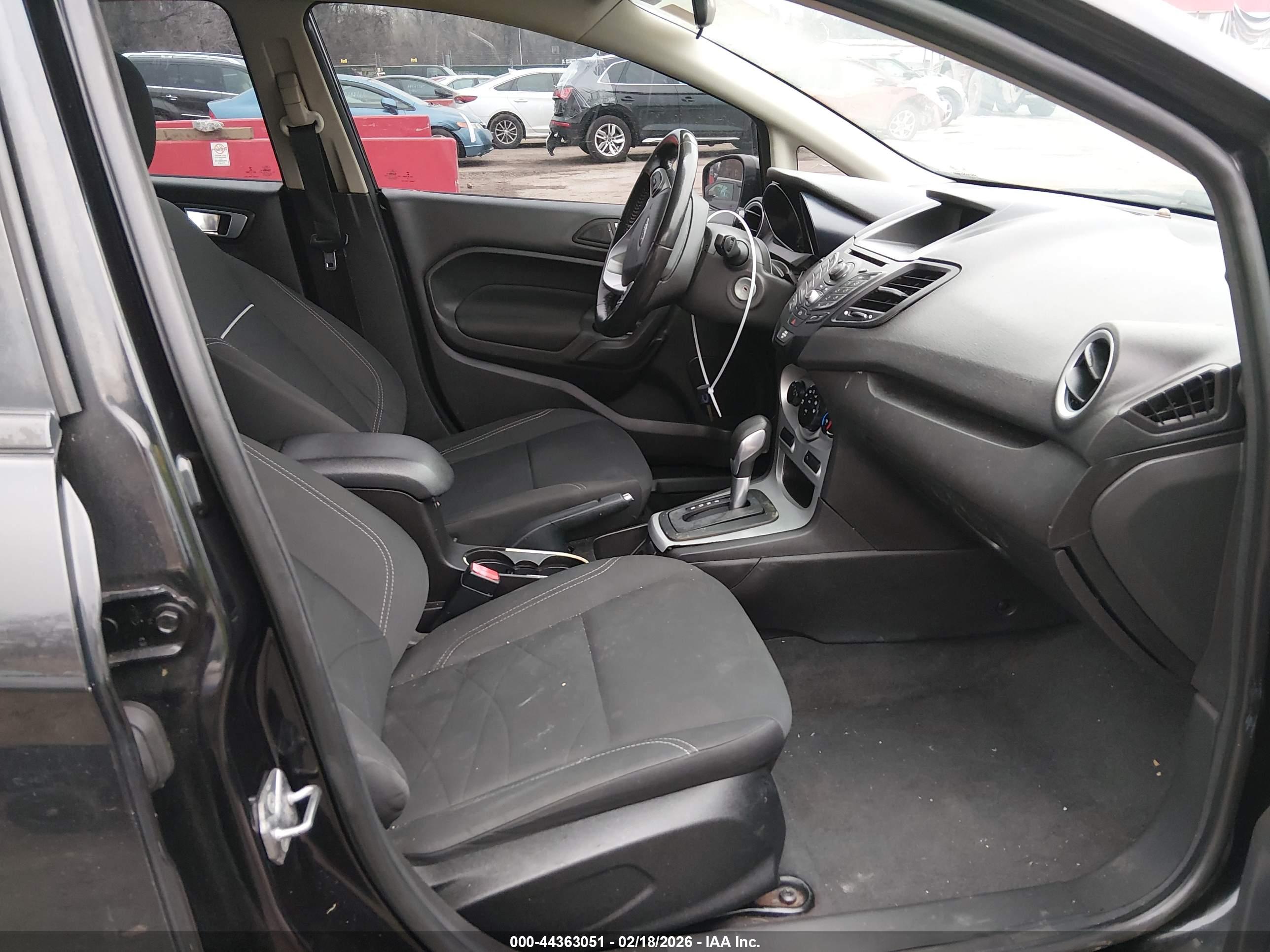 FORD FIESTA image 5