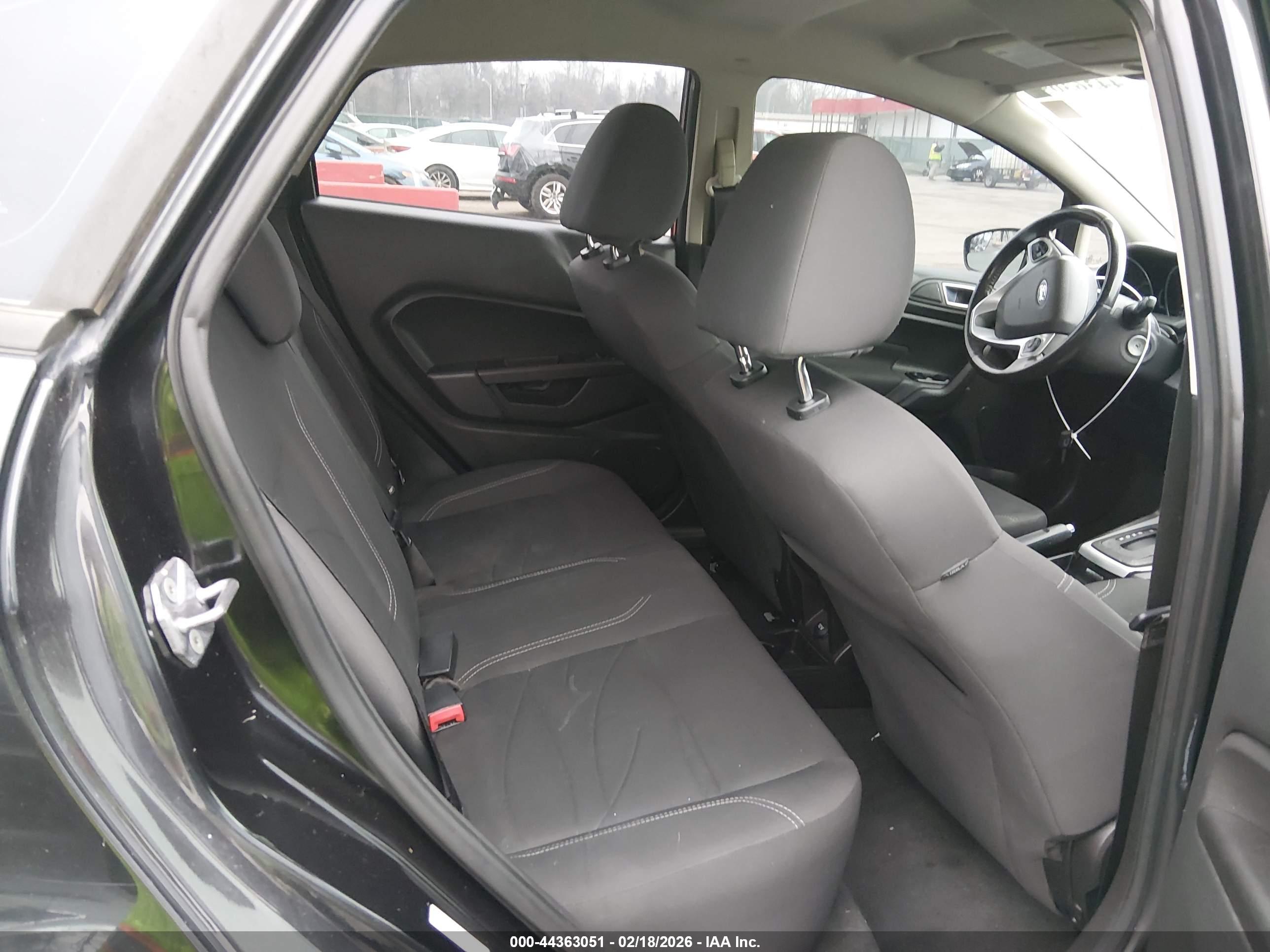 FORD FIESTA image 8