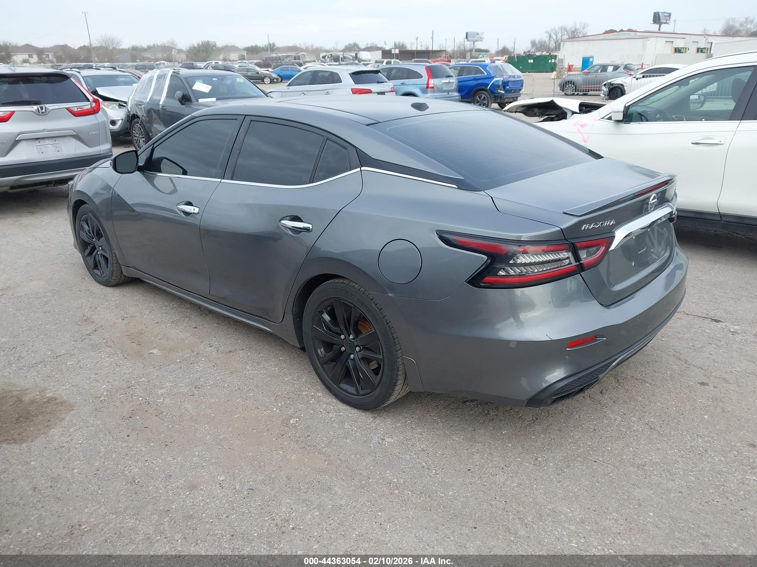 NISSAN MAXIMA image 3