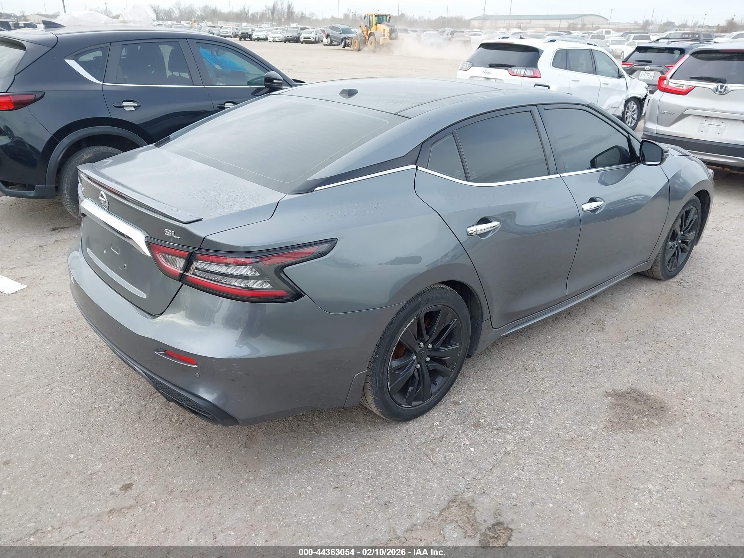 NISSAN MAXIMA image 4