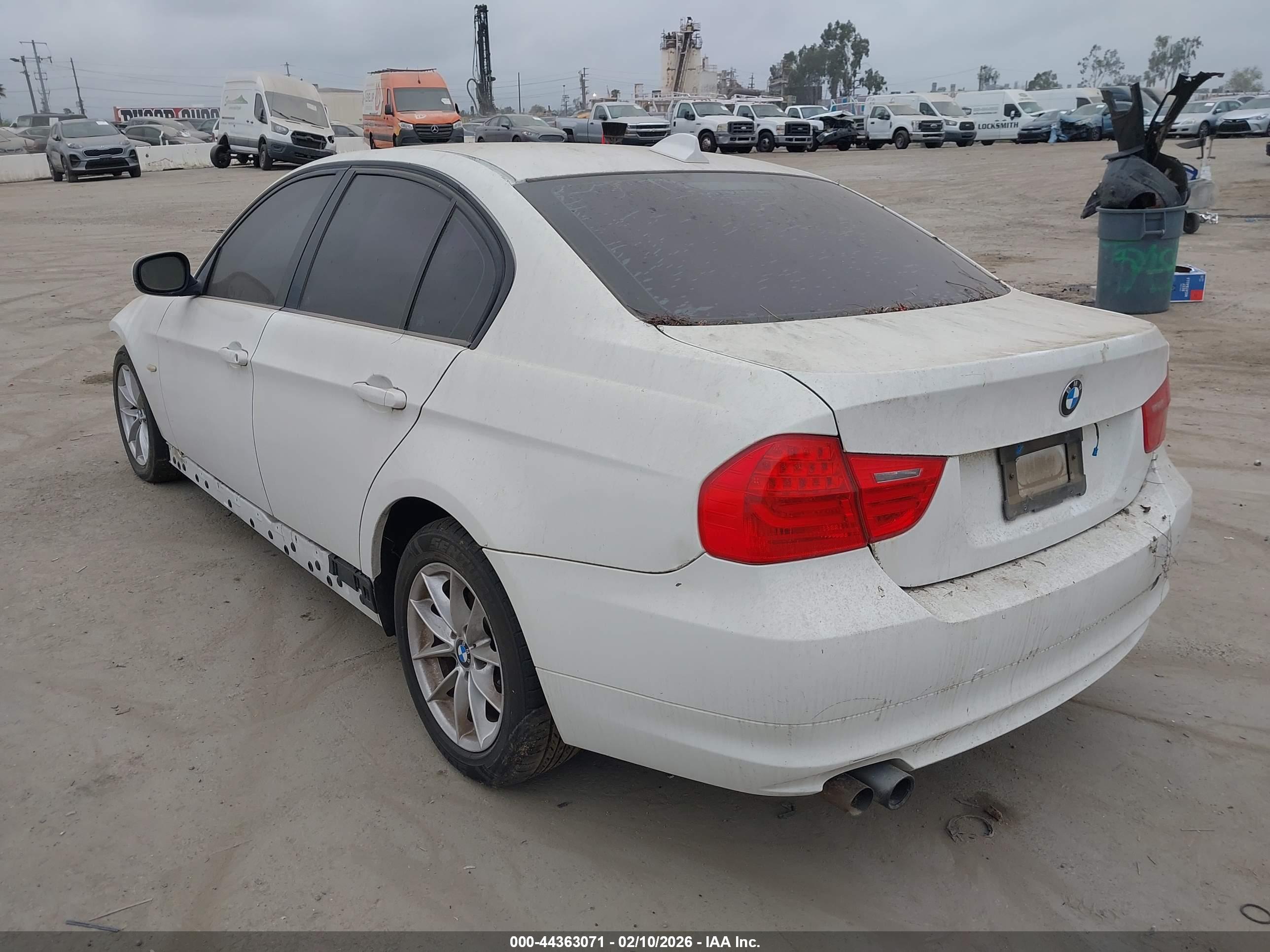 BMW 328I image 3