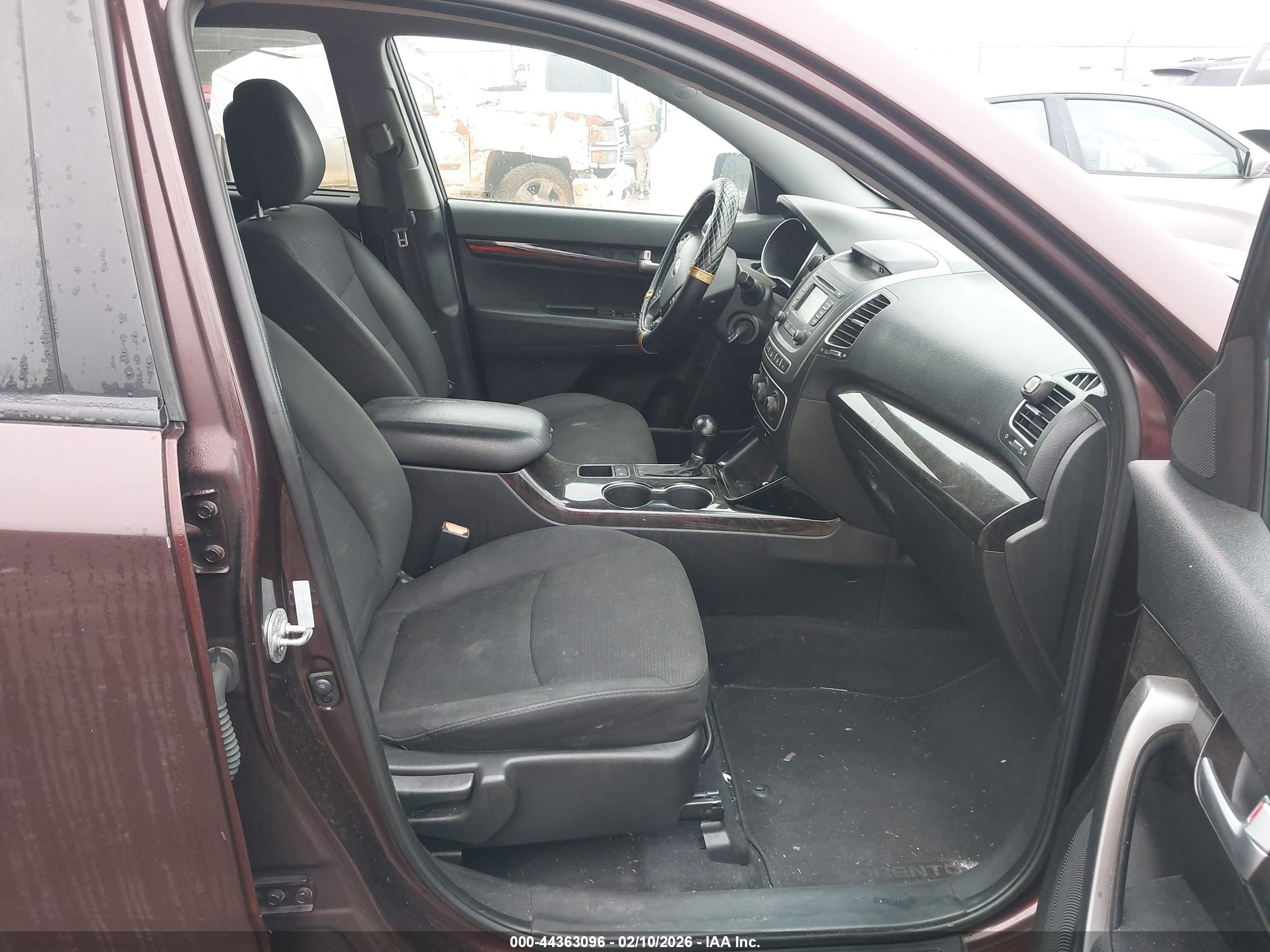 KIA SORENTO image 5