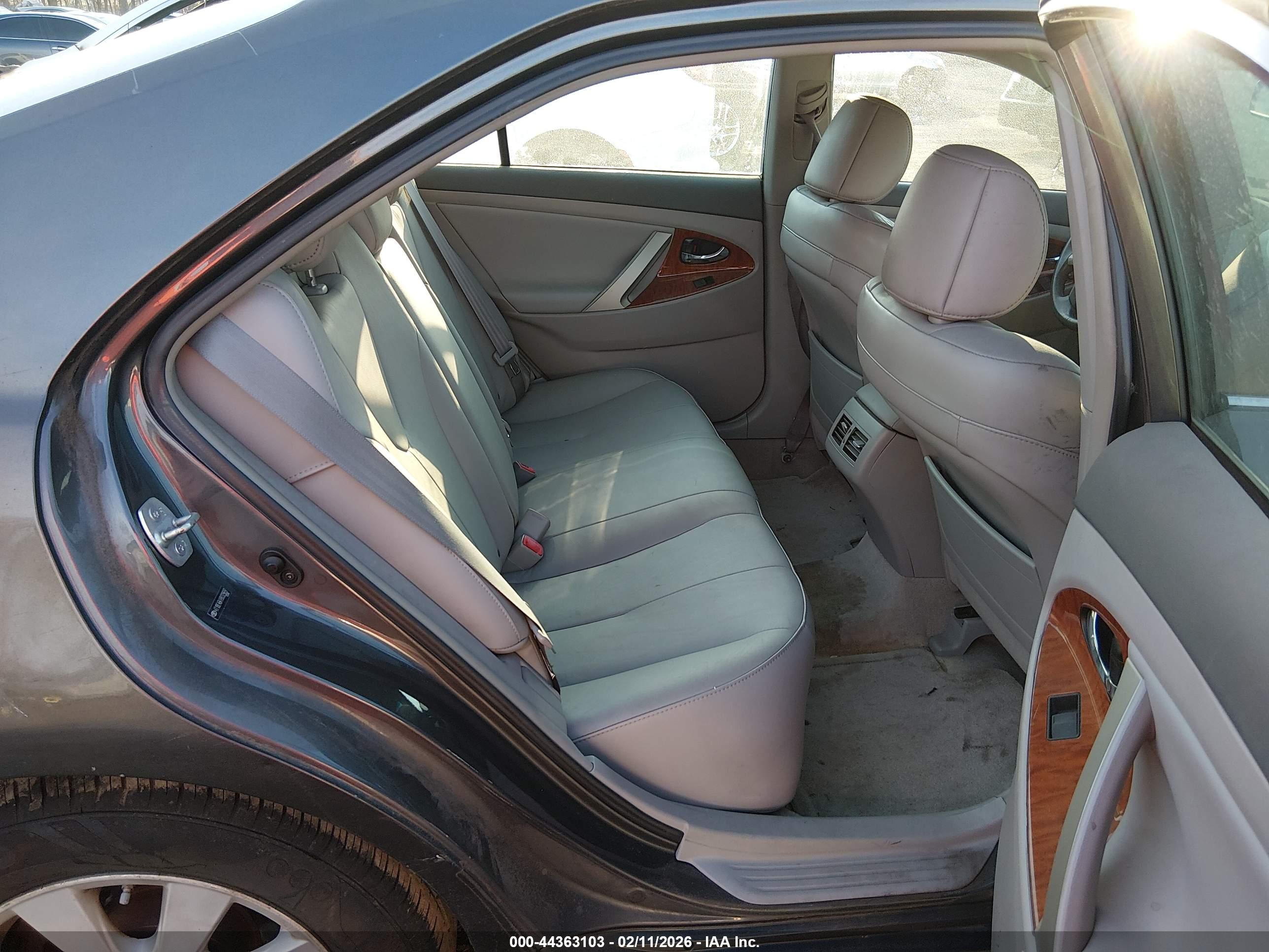 TOYOTA CAMRY image 8
