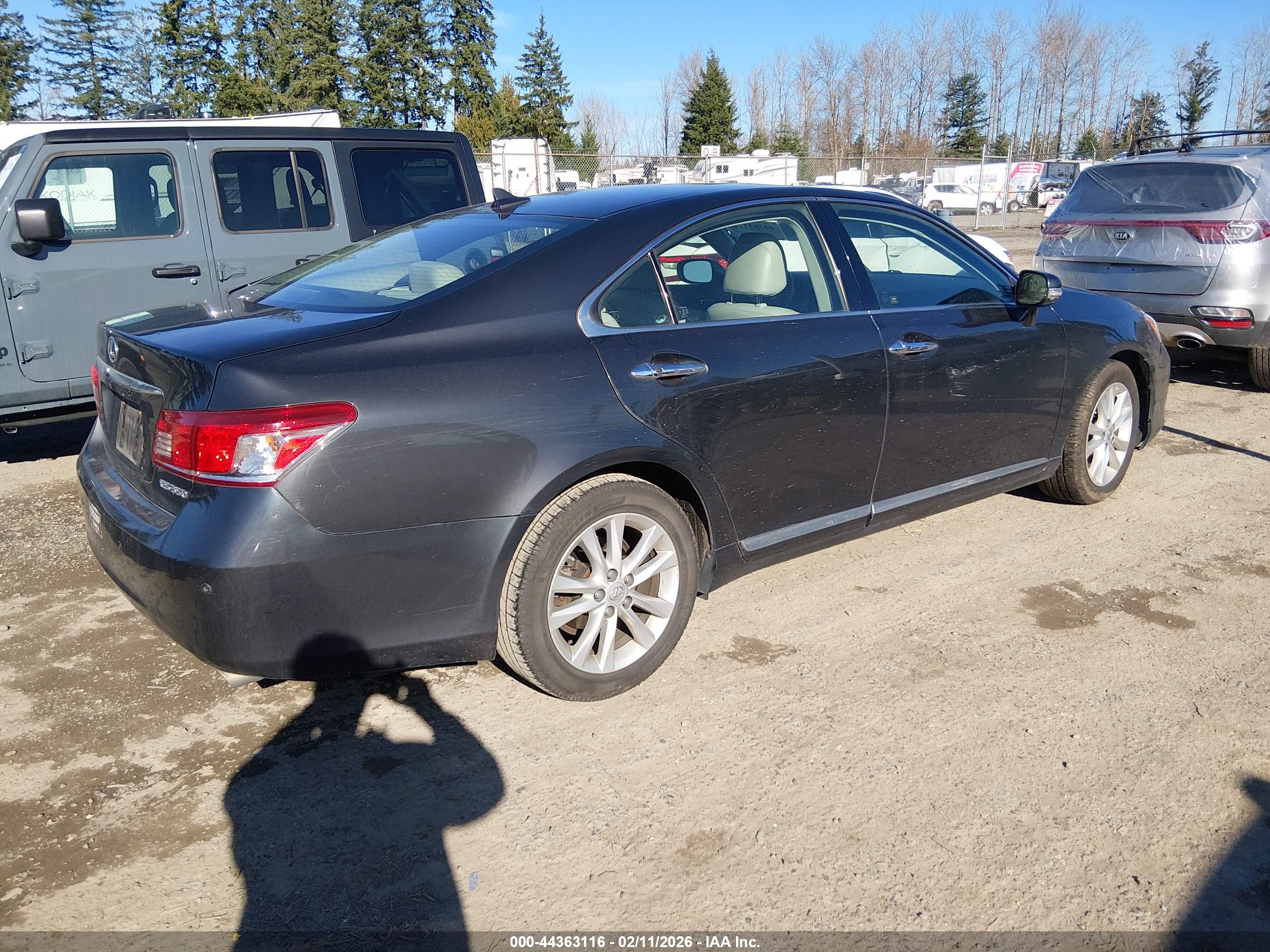 LEXUS ES image 4