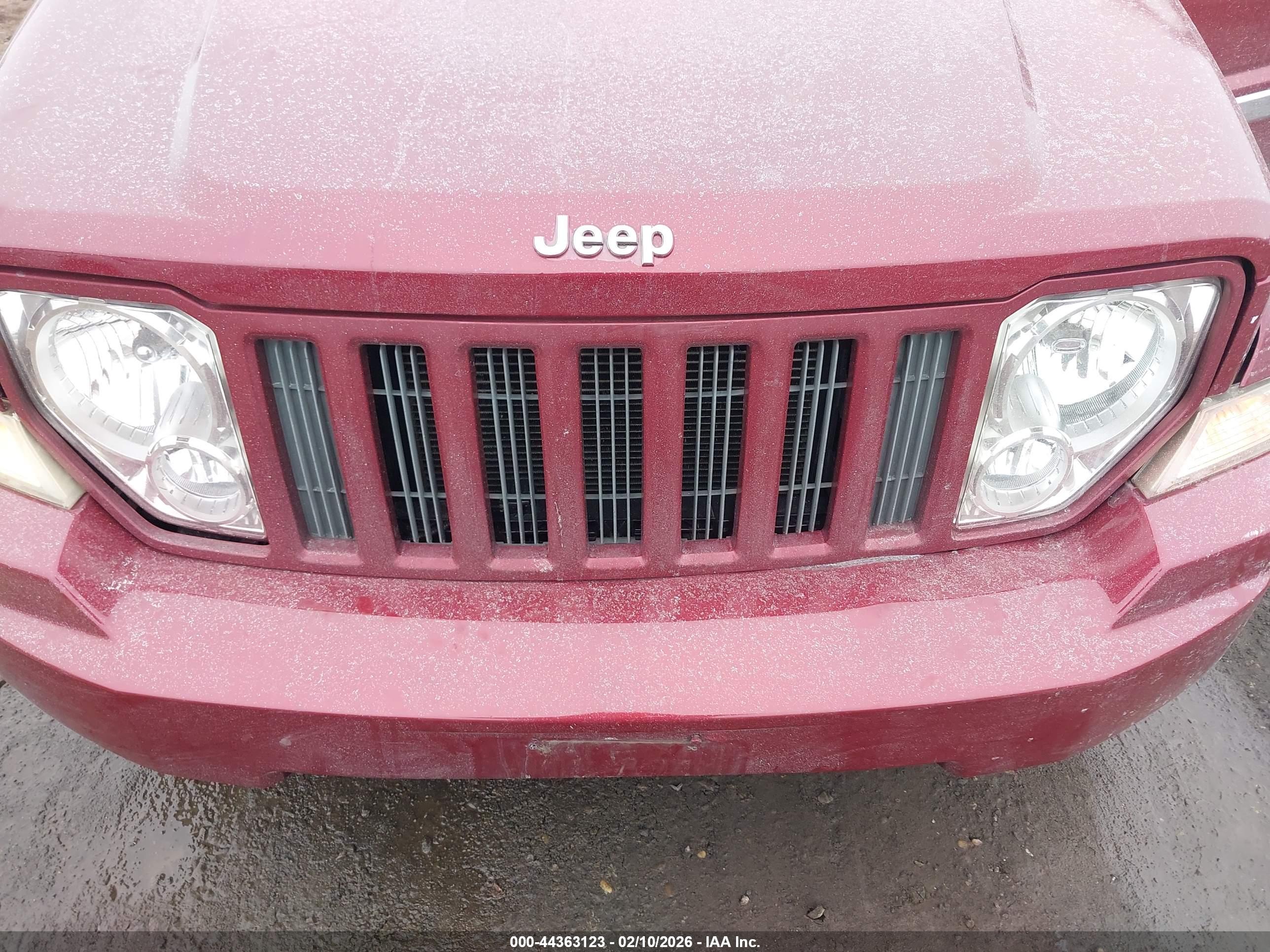 JEEP LIBERTY image 6