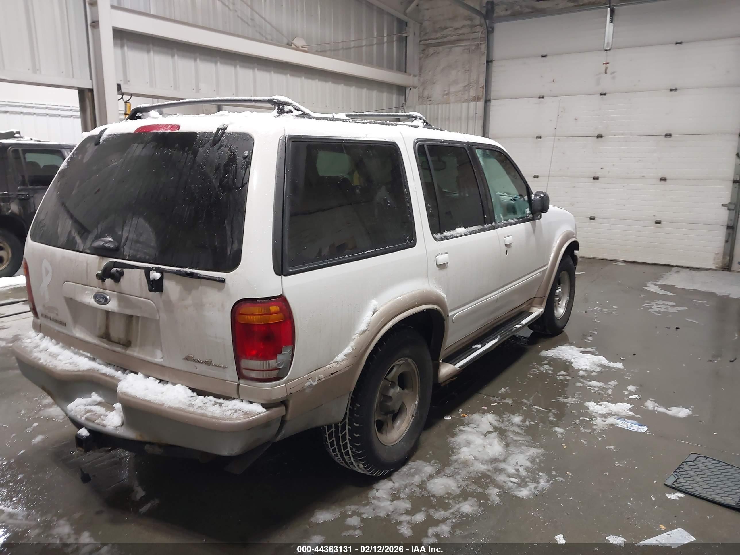 FORD EXPLORER image 4