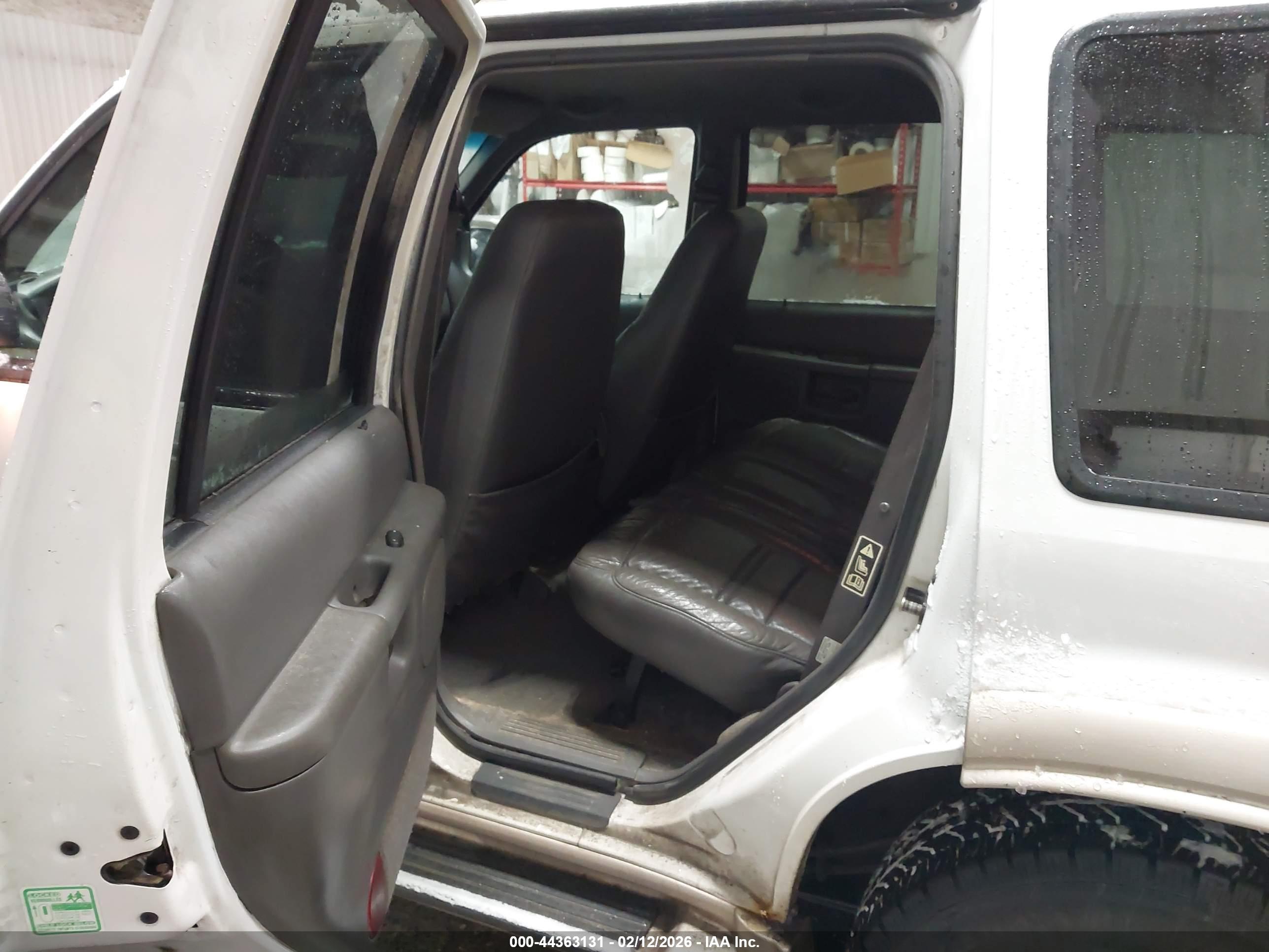 FORD EXPLORER image 8