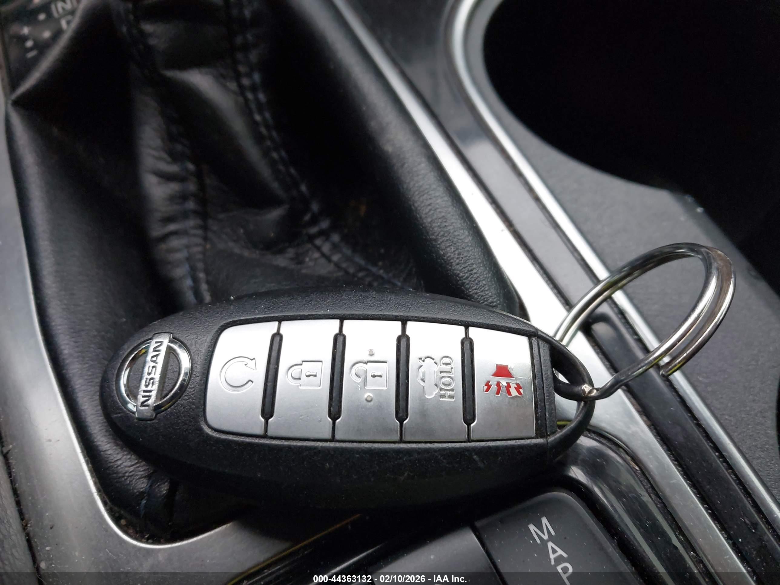 NISSAN MAXIMA image 11