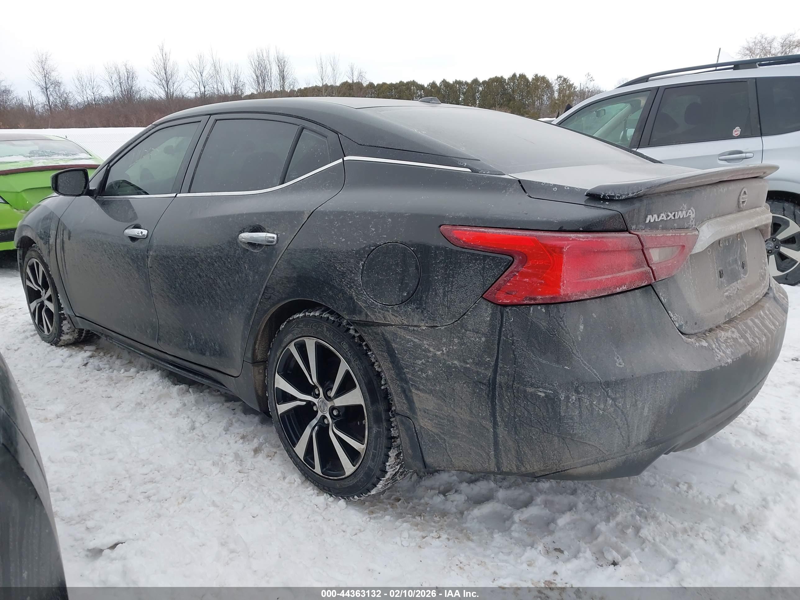 NISSAN MAXIMA image 3