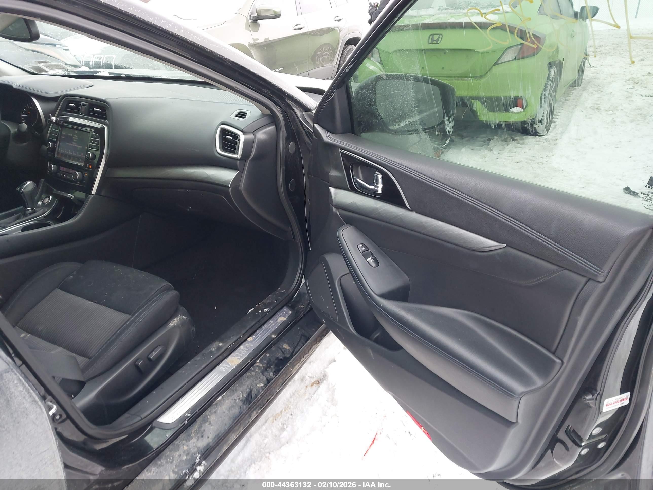 NISSAN MAXIMA image 5