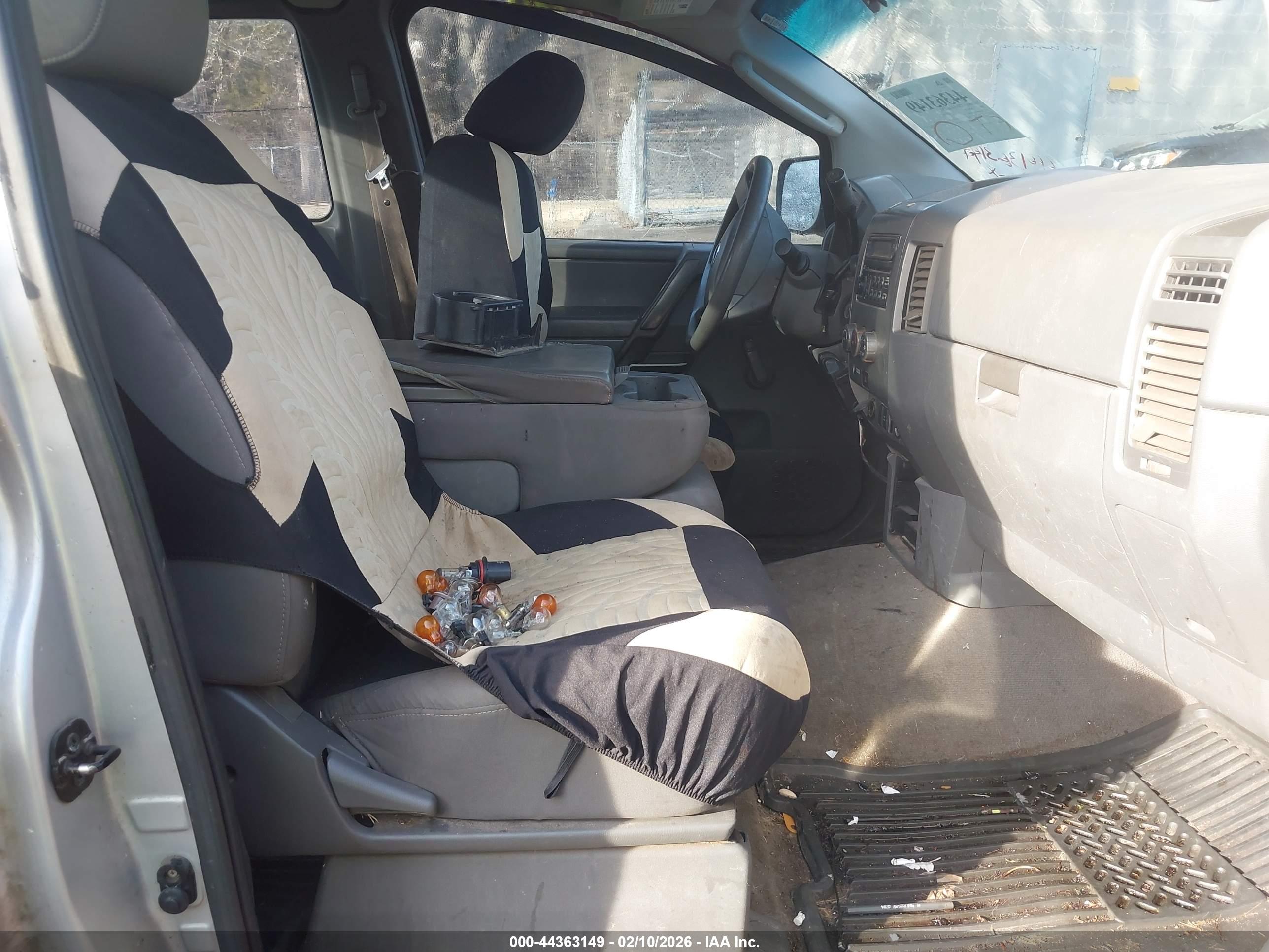 NISSAN TITAN image 5