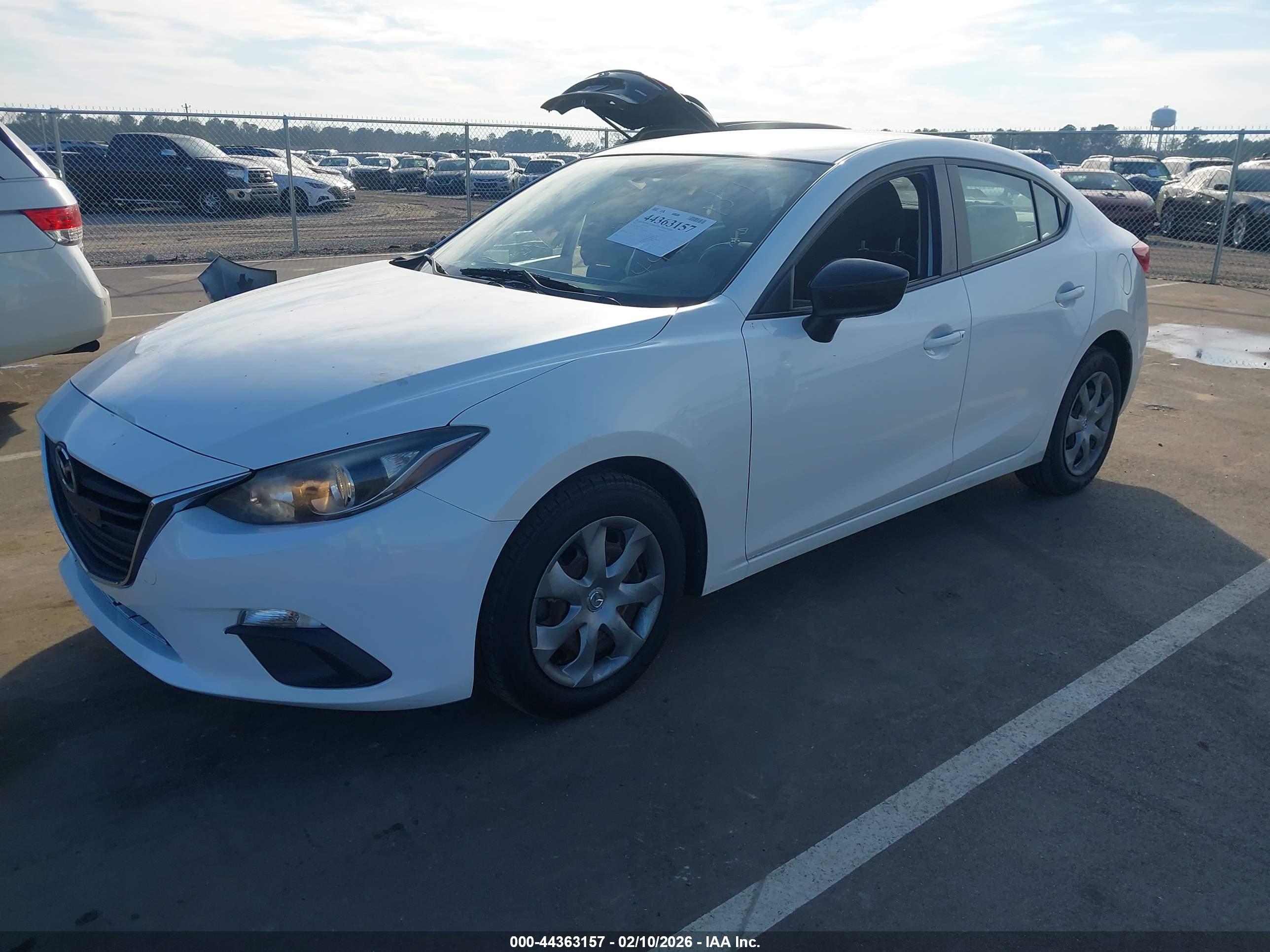 MAZDA MAZDA3 image 2
