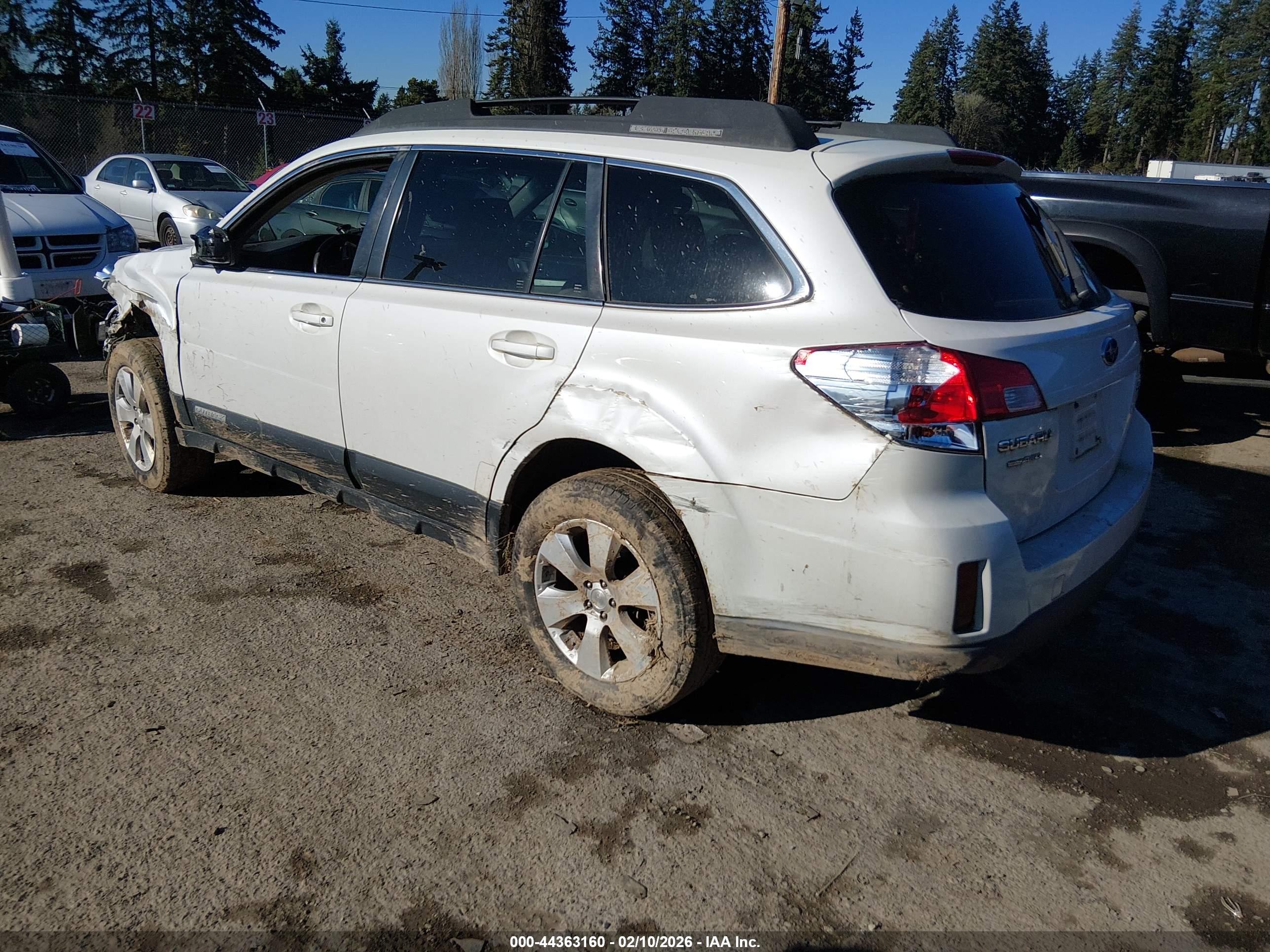 SUBARU OUTBACK image 3