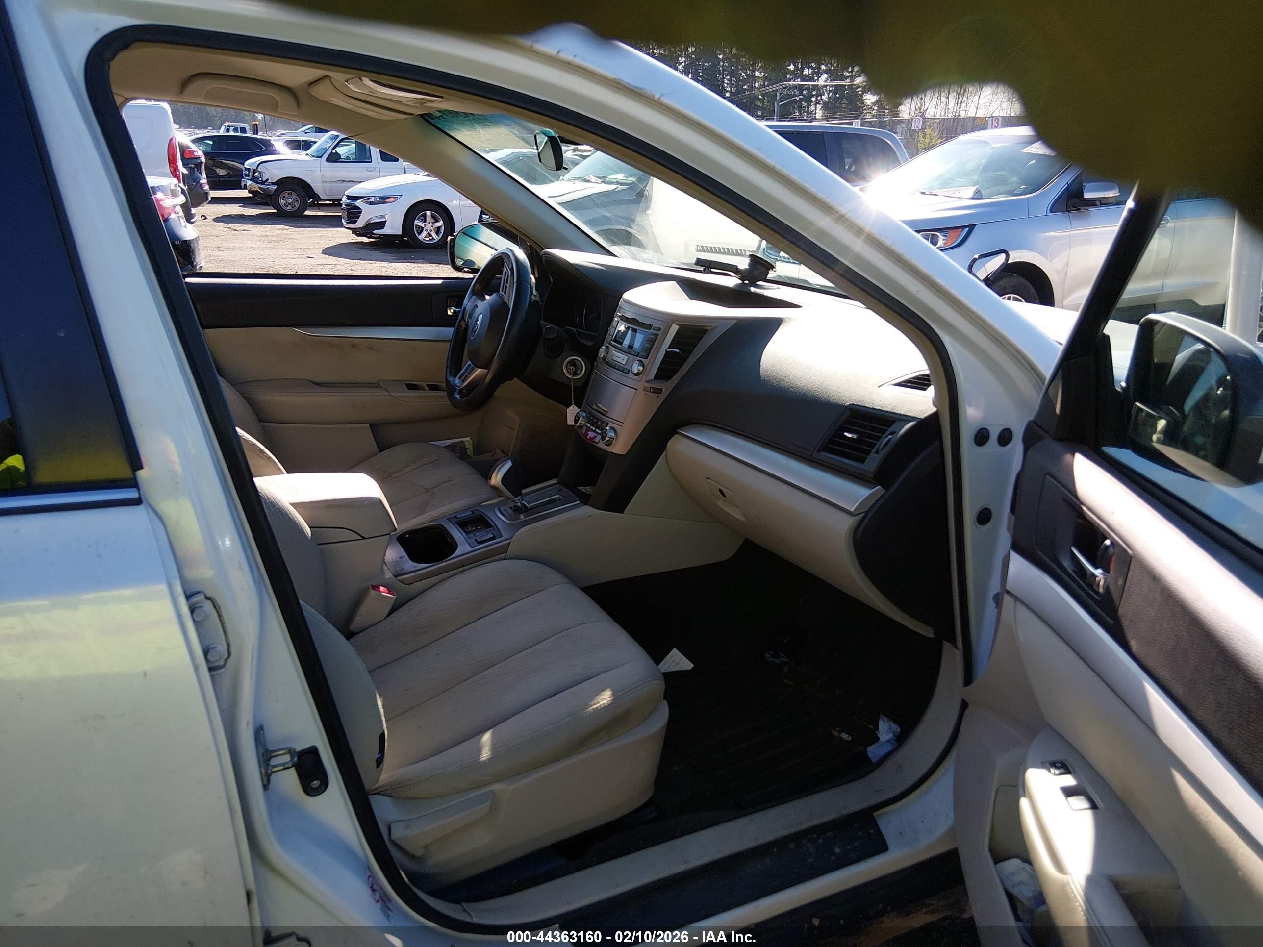 SUBARU OUTBACK image 5