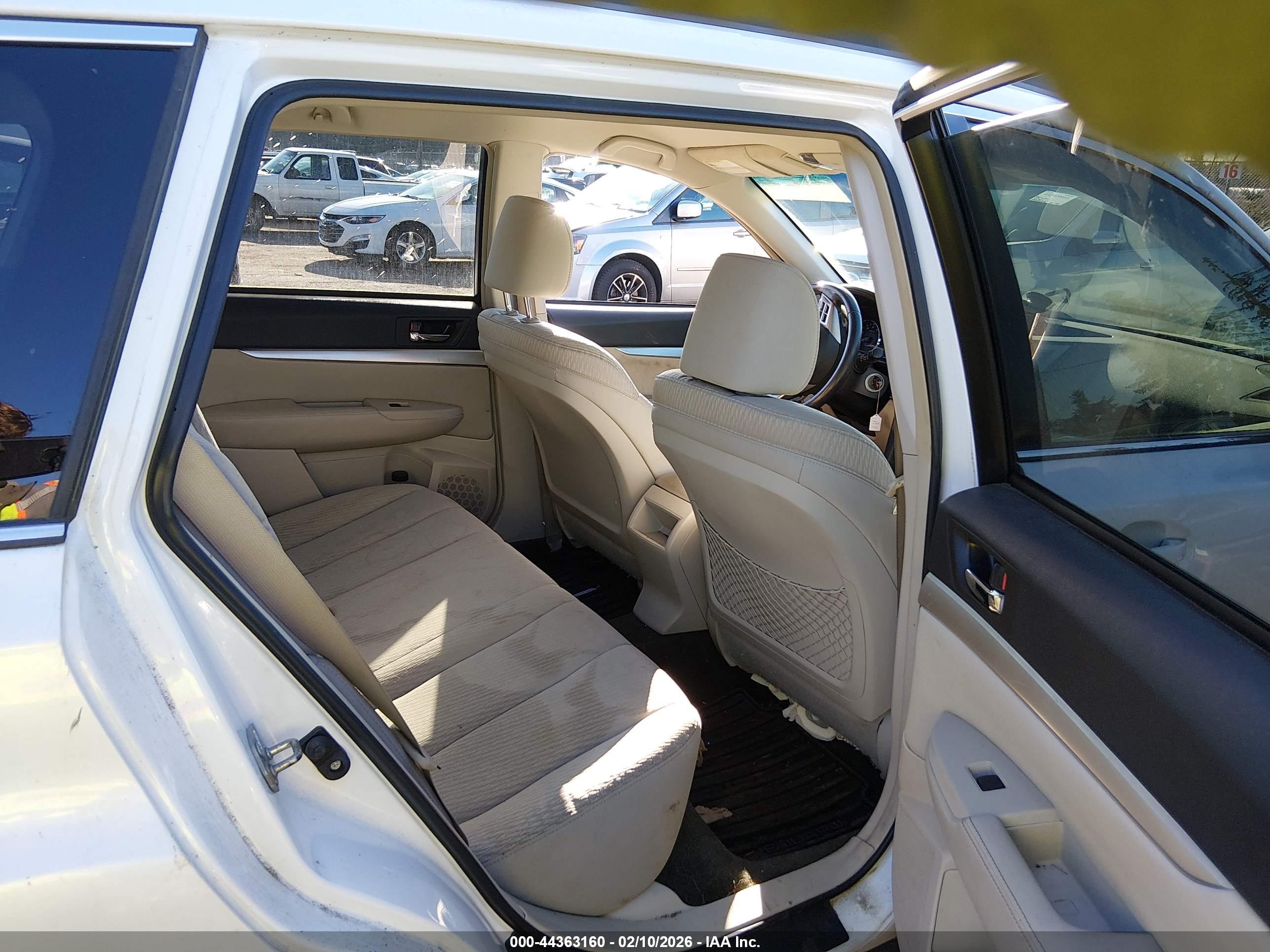 SUBARU OUTBACK image 8