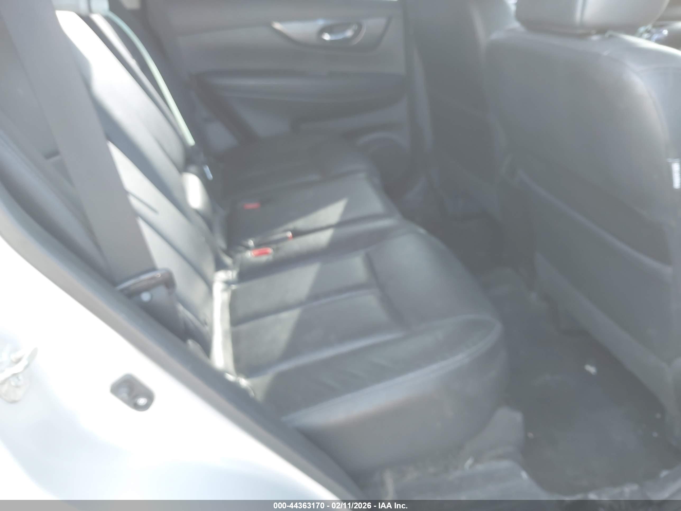 NISSAN ROGUE image 8