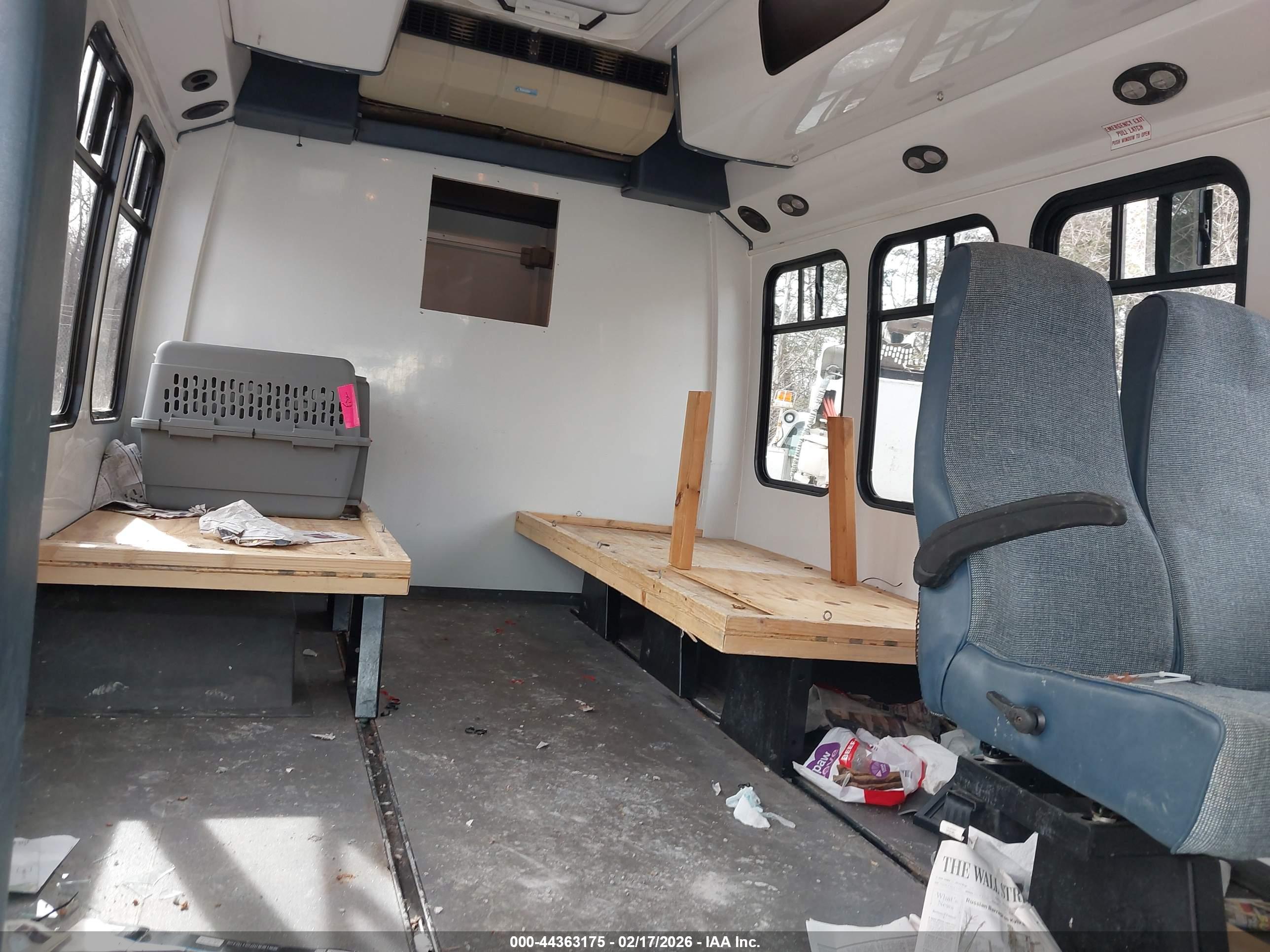 FORD BUS image 8