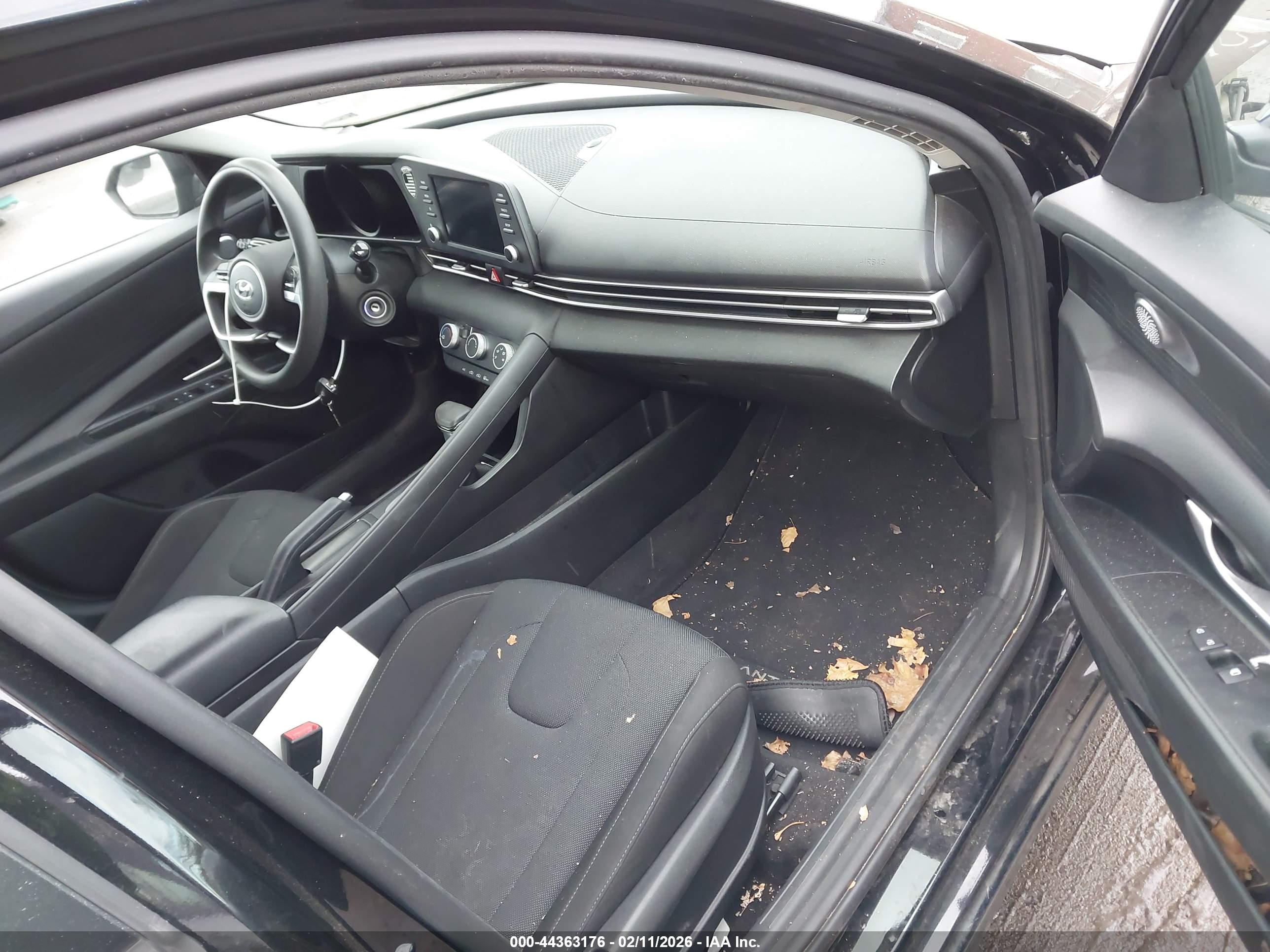 HYUNDAI ELANTRA image 5