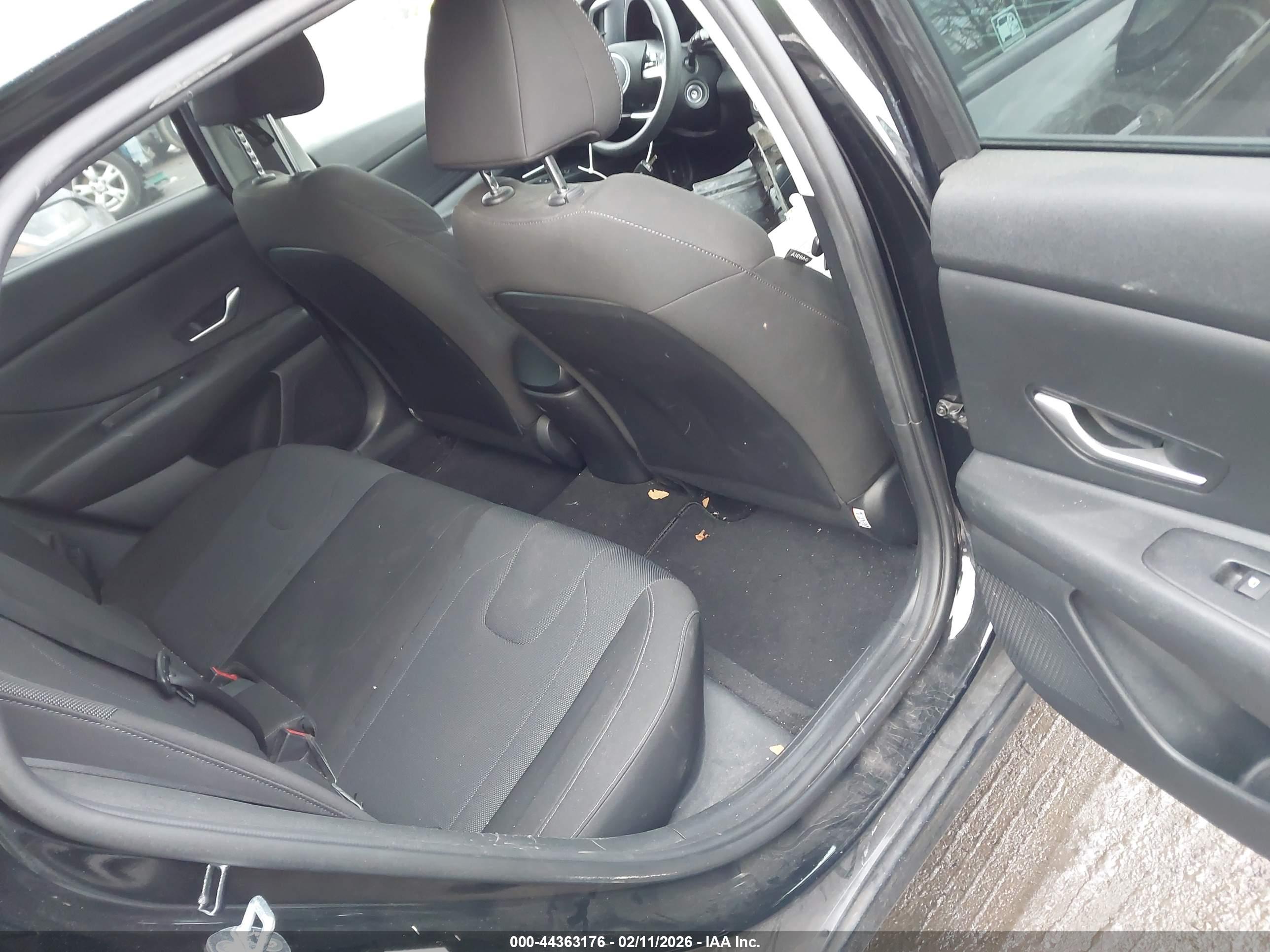 HYUNDAI ELANTRA image 8