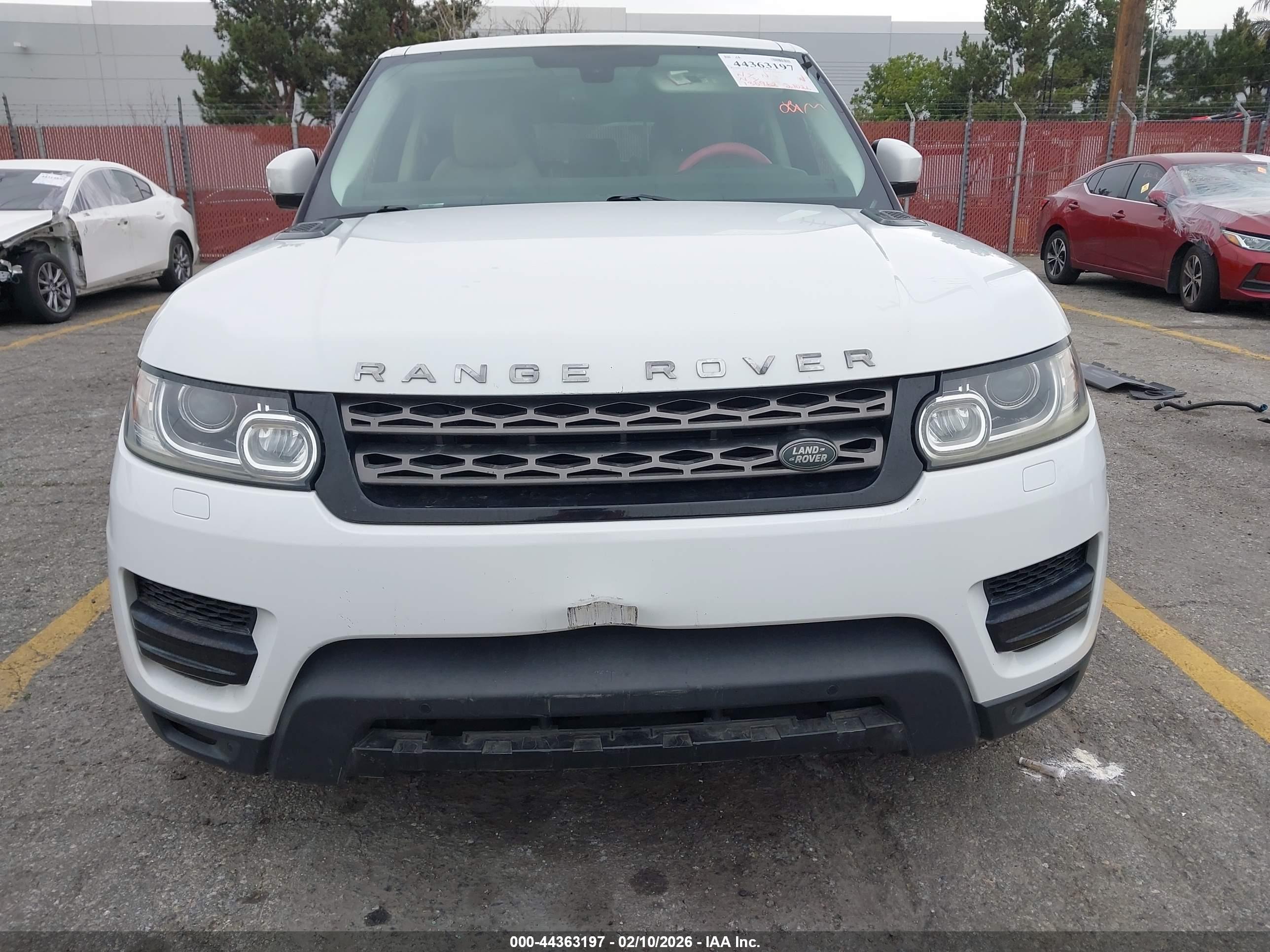 LAND ROVER image 6