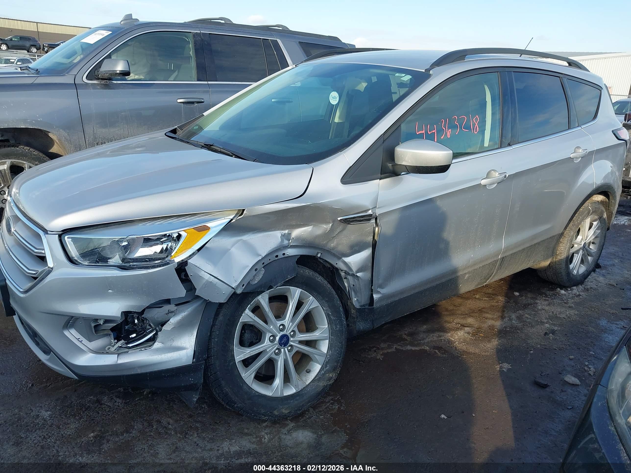 FORD ESCAPE image 2